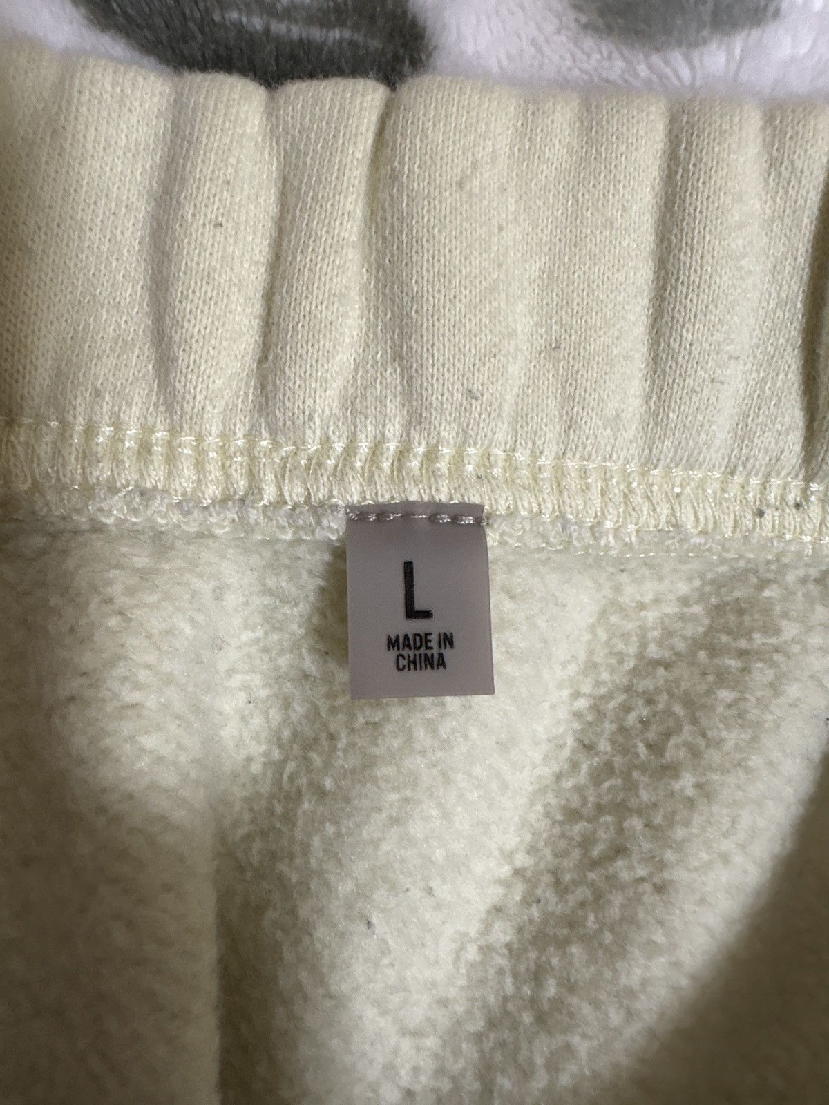 Essentials Fear of God Essentials Sweatpants Cream Size US 34 / EU 50 - 4 Thumbnail