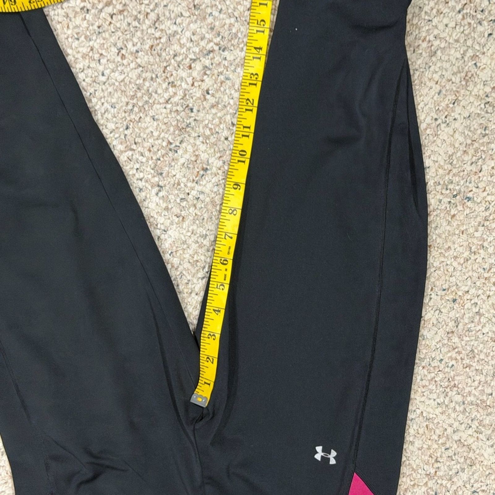 Under Armour Under Armour AllSeasonGear Capri Leggings Black/Pink Size SM Size 28" / US 6 / IT 42 - 3 Thumbnail