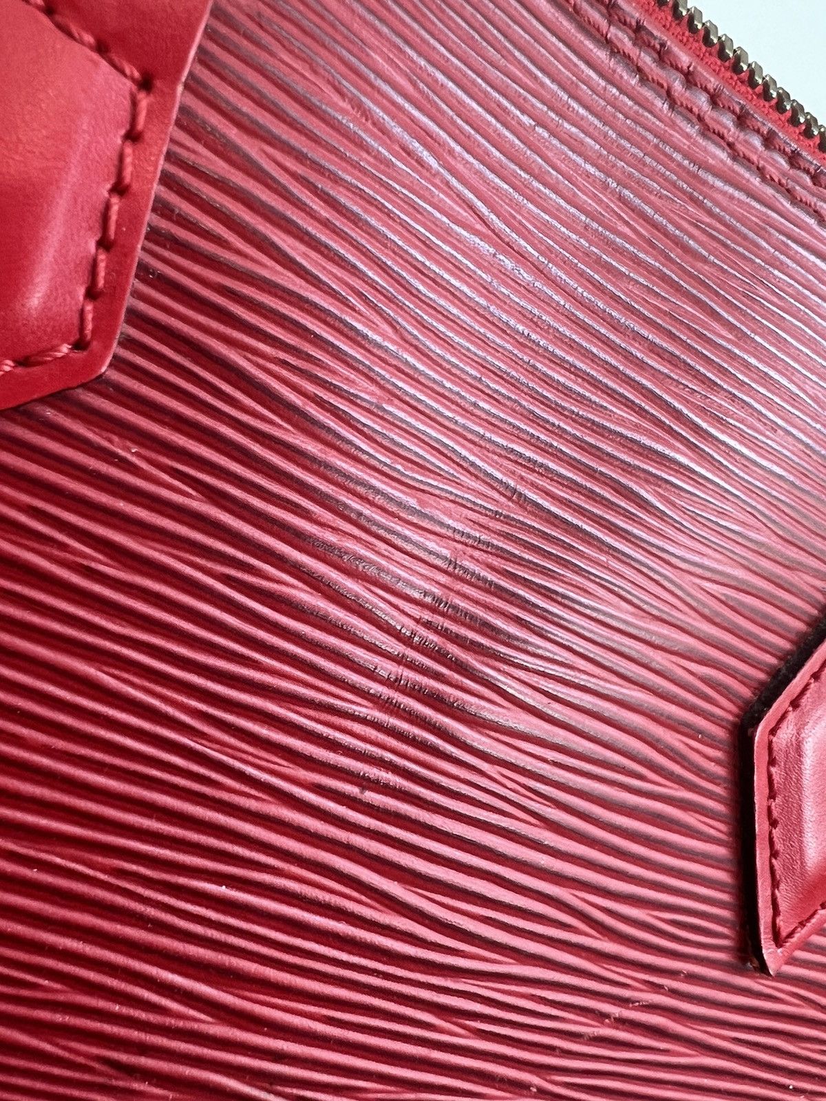 Louis Vuitton Louis Vuitton Red Epi Alma Size ONE SIZE - 6 Thumbnail