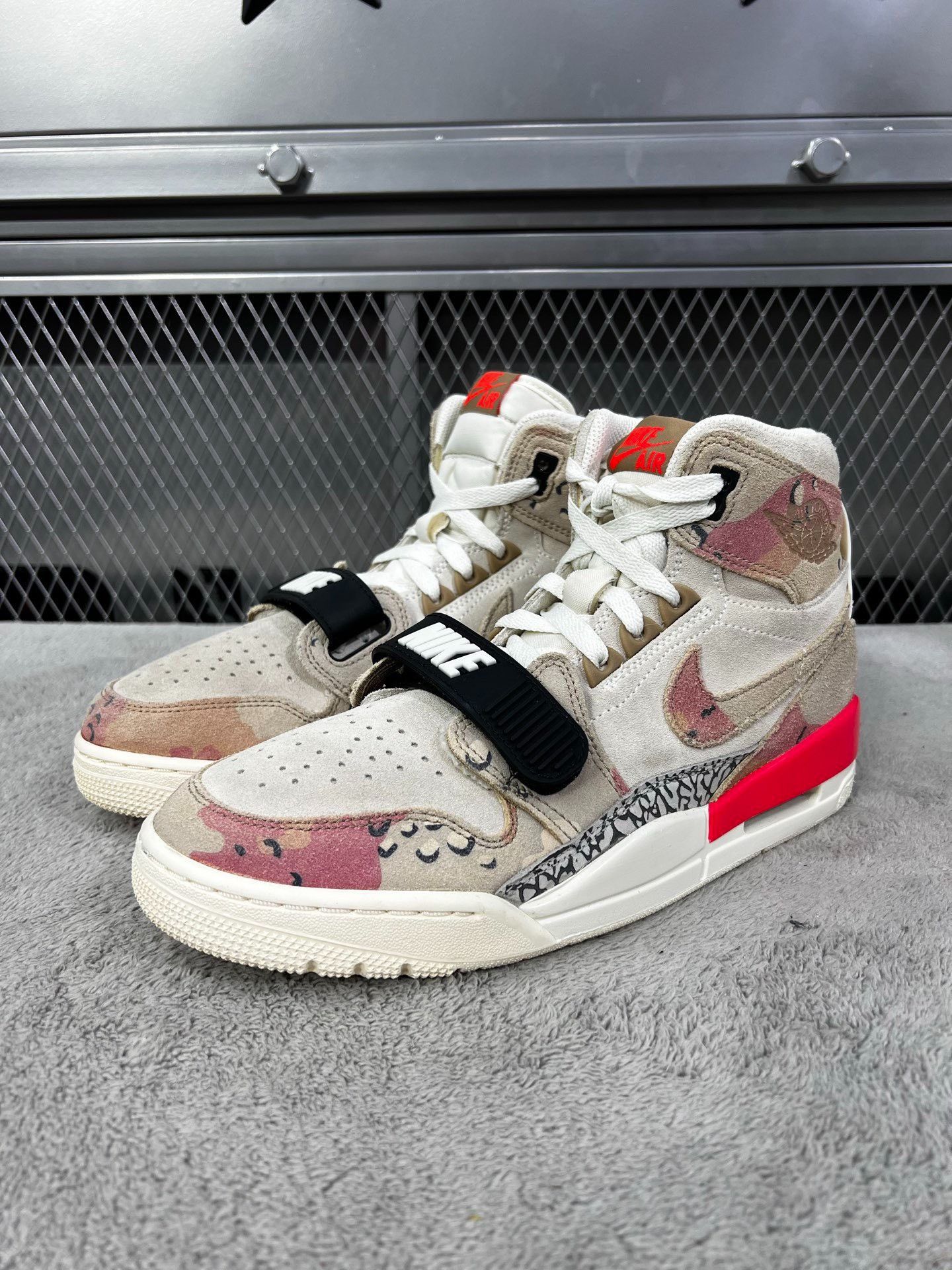 Nike Nike Camo Lowtop Sneakers 42 Men Size US 9 / EU 42 - 1 Thumbnail