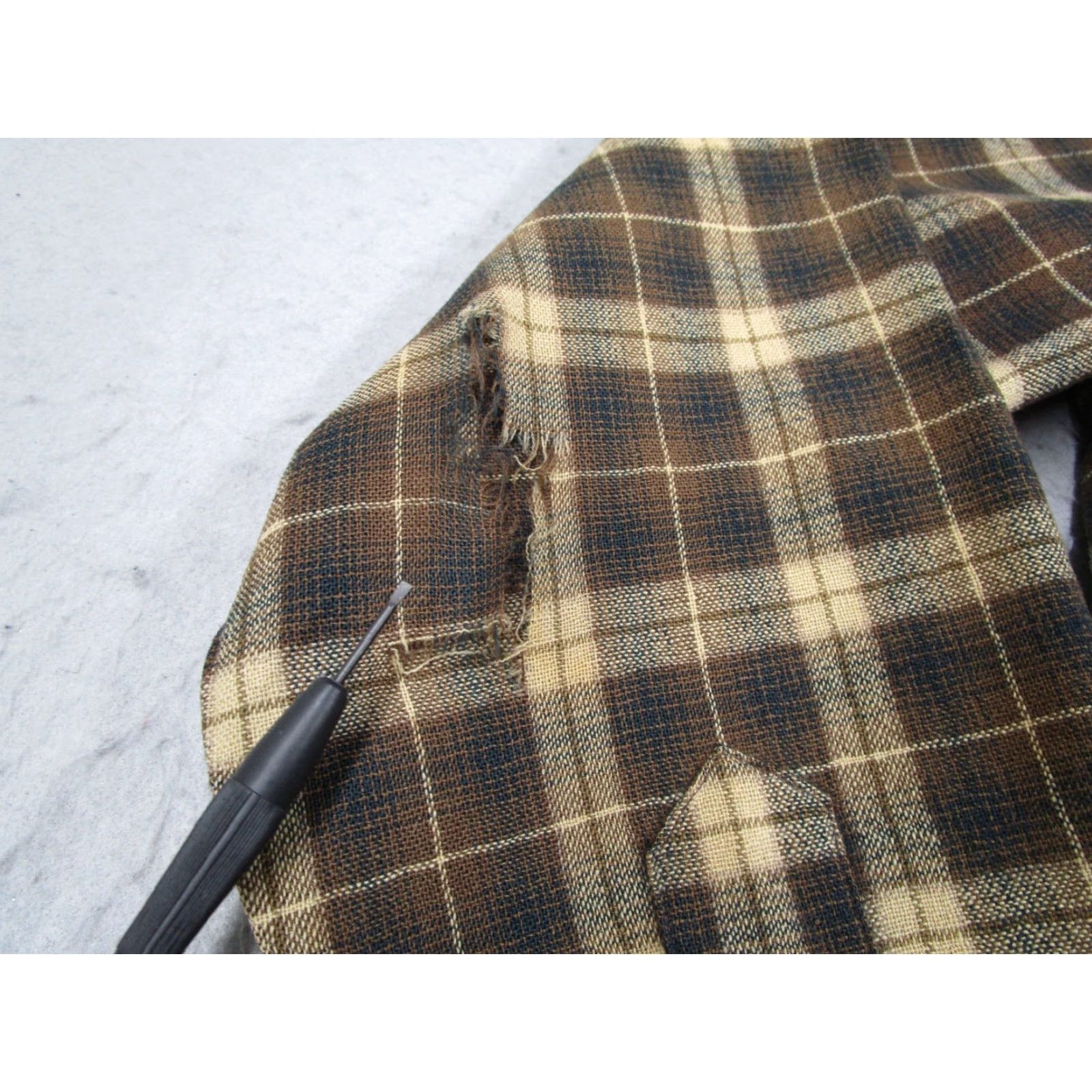 Pendleton VINTAGE Pendleton Shirt Mens Medium Brown Wool Button-Up Loop Collar Tweed 100% Virgin Wool Check Classic Western/Nature 1930s-50s Mens Size US M / EU 48-50 / 2 - 5 Thumbnail