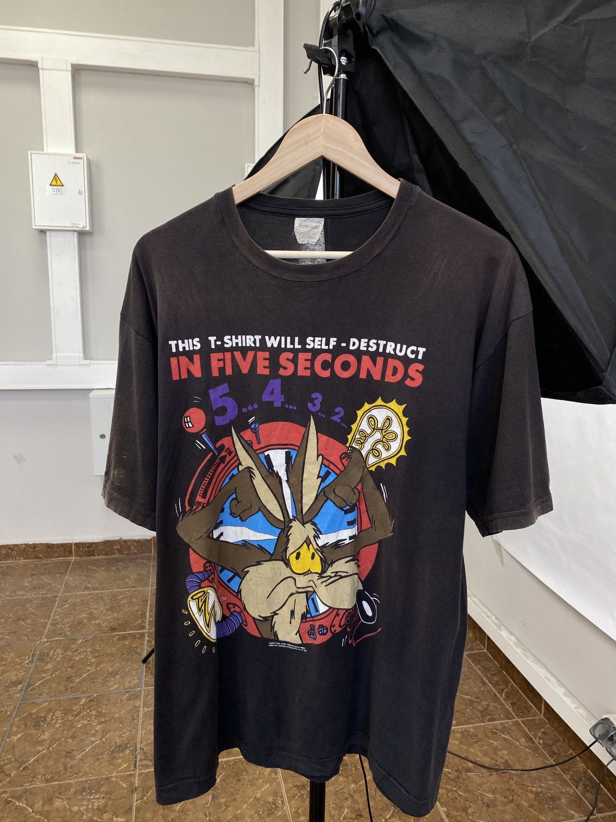 Cartoon Network × Vintage × Warner Bros Vintage 1992 Willie E Coyote This T-Shirt Will Self Destruct Size US XL / EU 56 / 4 - 1 Thumbnail
