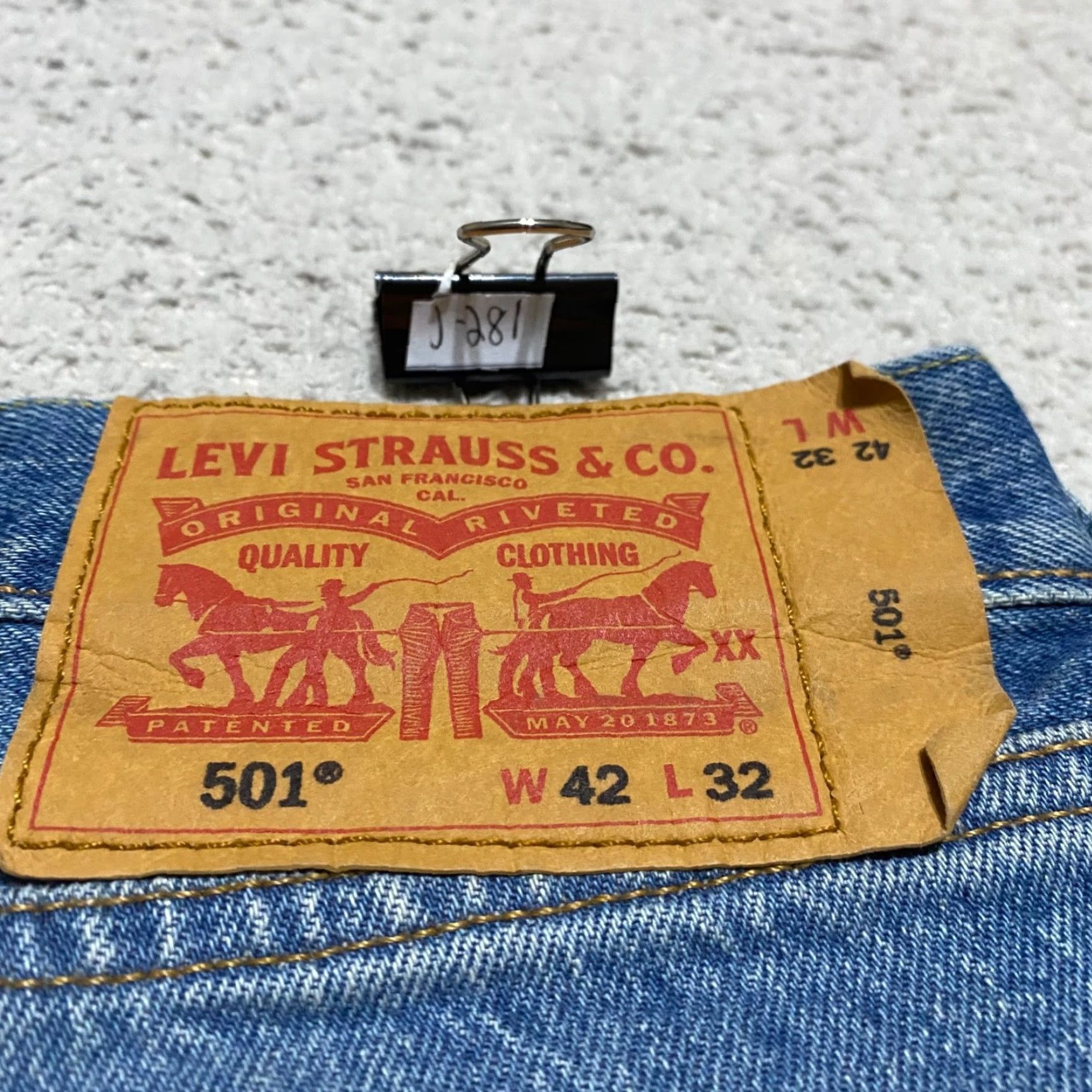 Levi's Levi's 501 Jeans Mens 42x32 Blue Denim Button Fly Medium Wash Straight Leg Shirt? Size US 42 / EU 58 - 3 Thumbnail