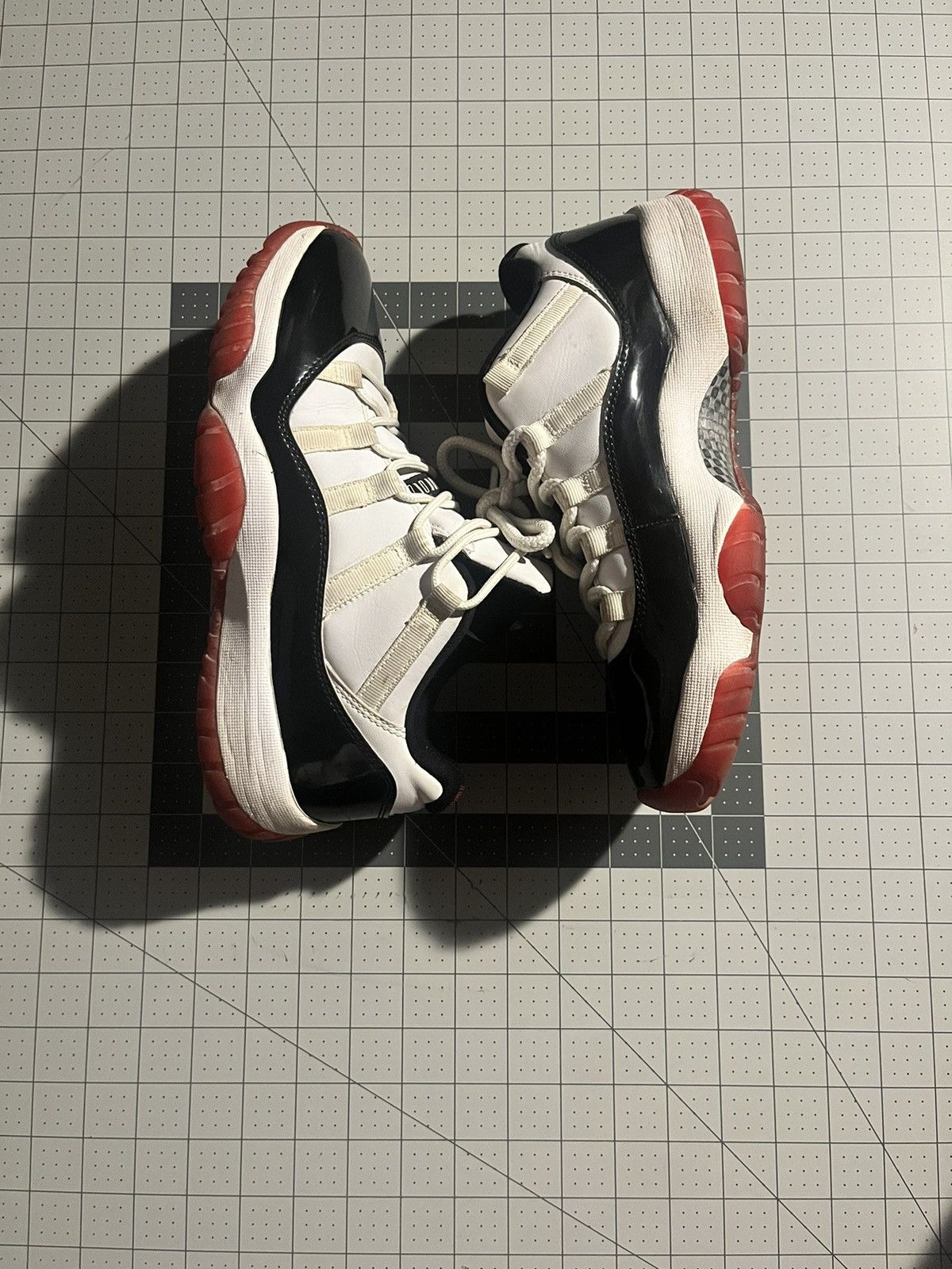 Jordan Brand jordan 11 concord bred Size US 8.5 / EU 41-42 - 2 Thumbnail