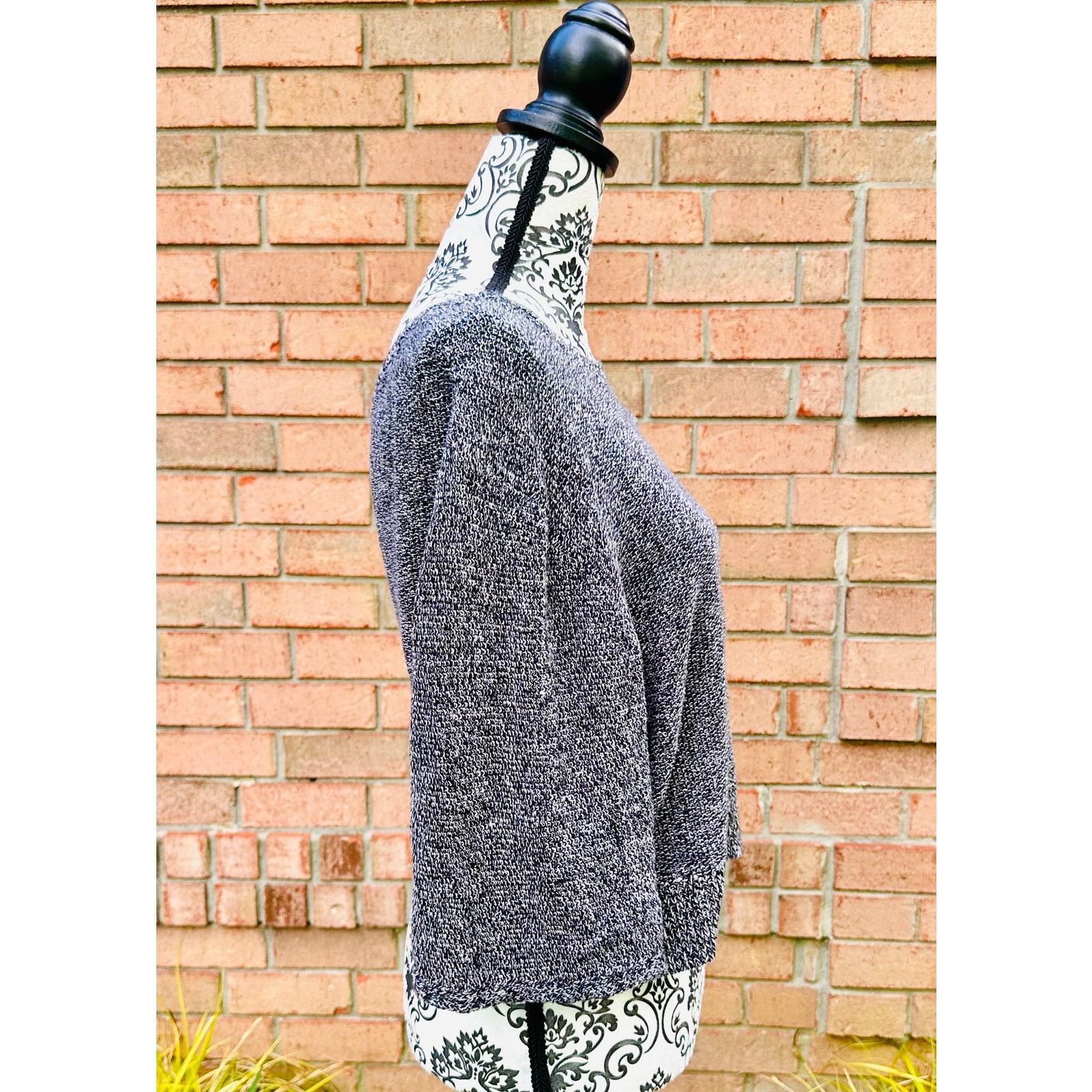 Free People EUC Free People Oversized Black White Crop Sweater XS Size XS / US 0-2 / IT 36-38 - 2 Thumbnail