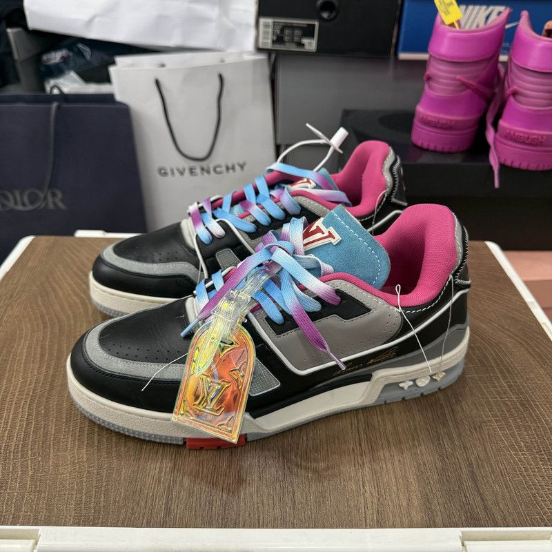 Louis Vuitton Louis Vuitton Stylish Low-Top Trainer Sneakers 0089 Size US 8 / EU 41 - 1 Thumbnail