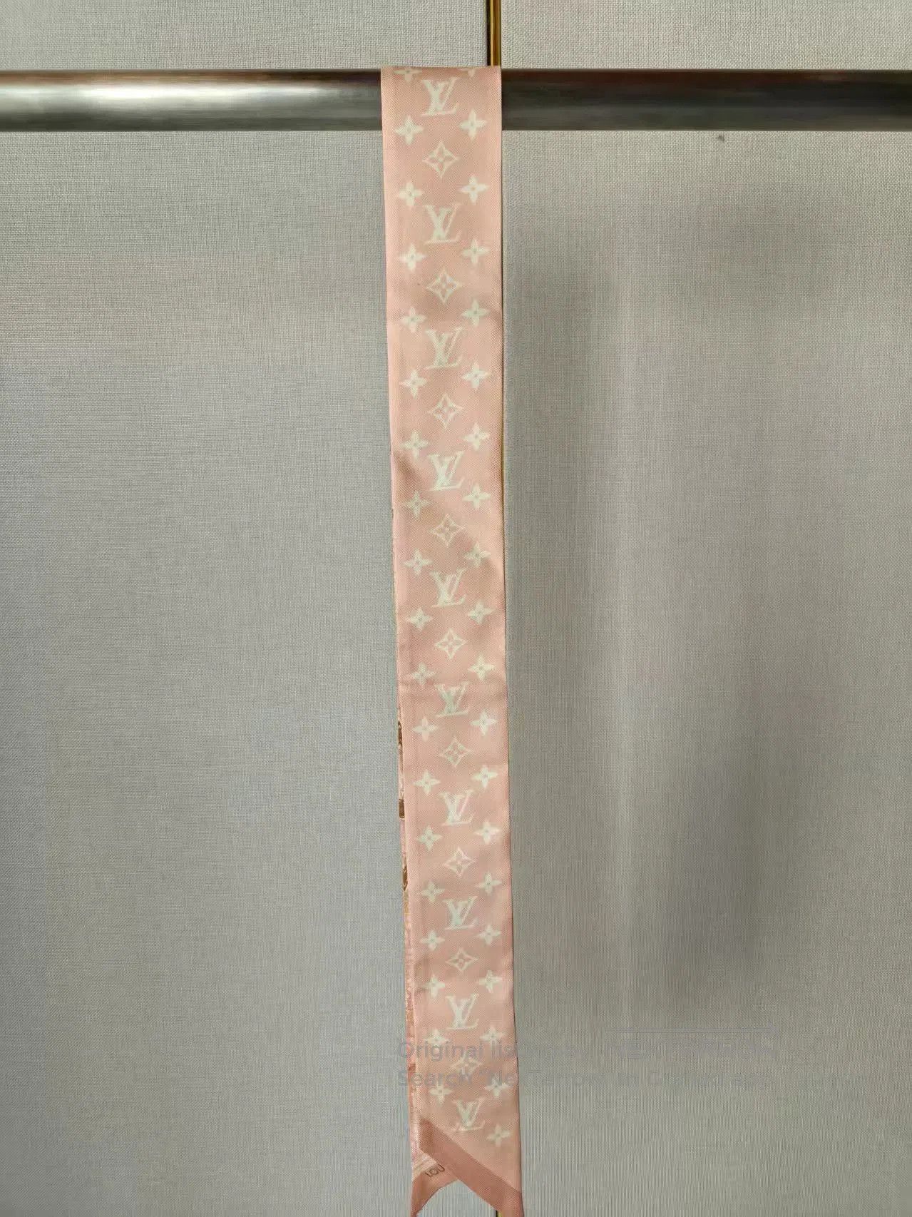 Louis Vuitton Louis Vuitton Silk Scarf. Size ONE SIZE - 1 Thumbnail