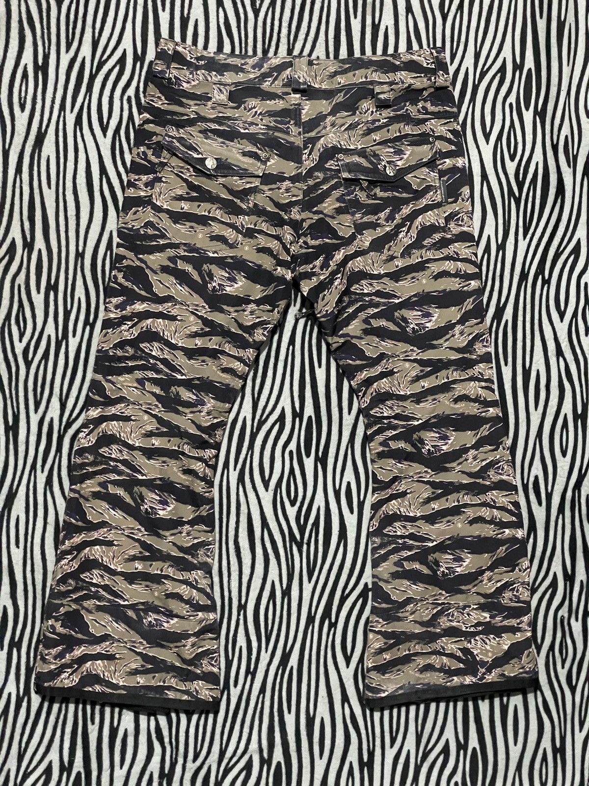Japanese Brand AA Hardware Tiger Camo Flare Pants Size US 36 / EU 52 - 11 Thumbnail