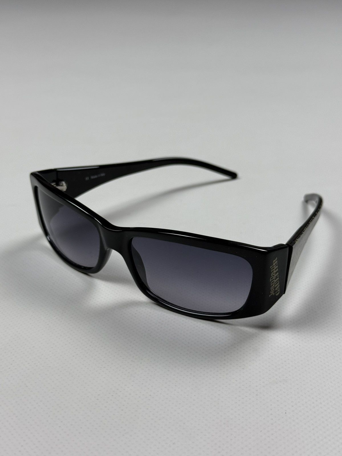 Jean Paul Gaultier Jean Paul Gaultier Unisex Hawaiian Print Sunglasses Size ONE SIZE - 7 Thumbnail