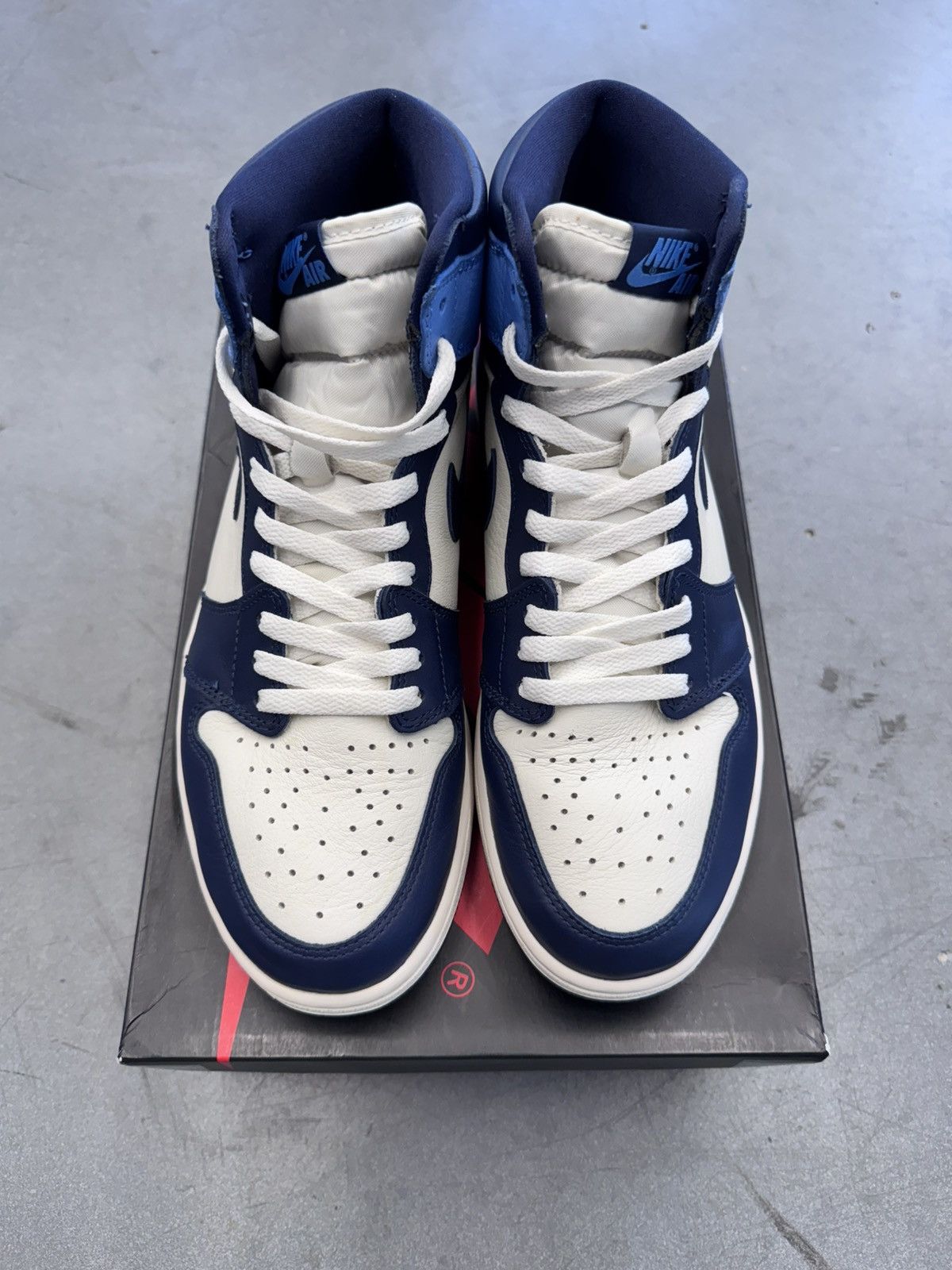 Jordan Brand 2019 Jordan 1 Retro High Obsidian Size US 10.5 / EU 43-44 - 7 Thumbnail