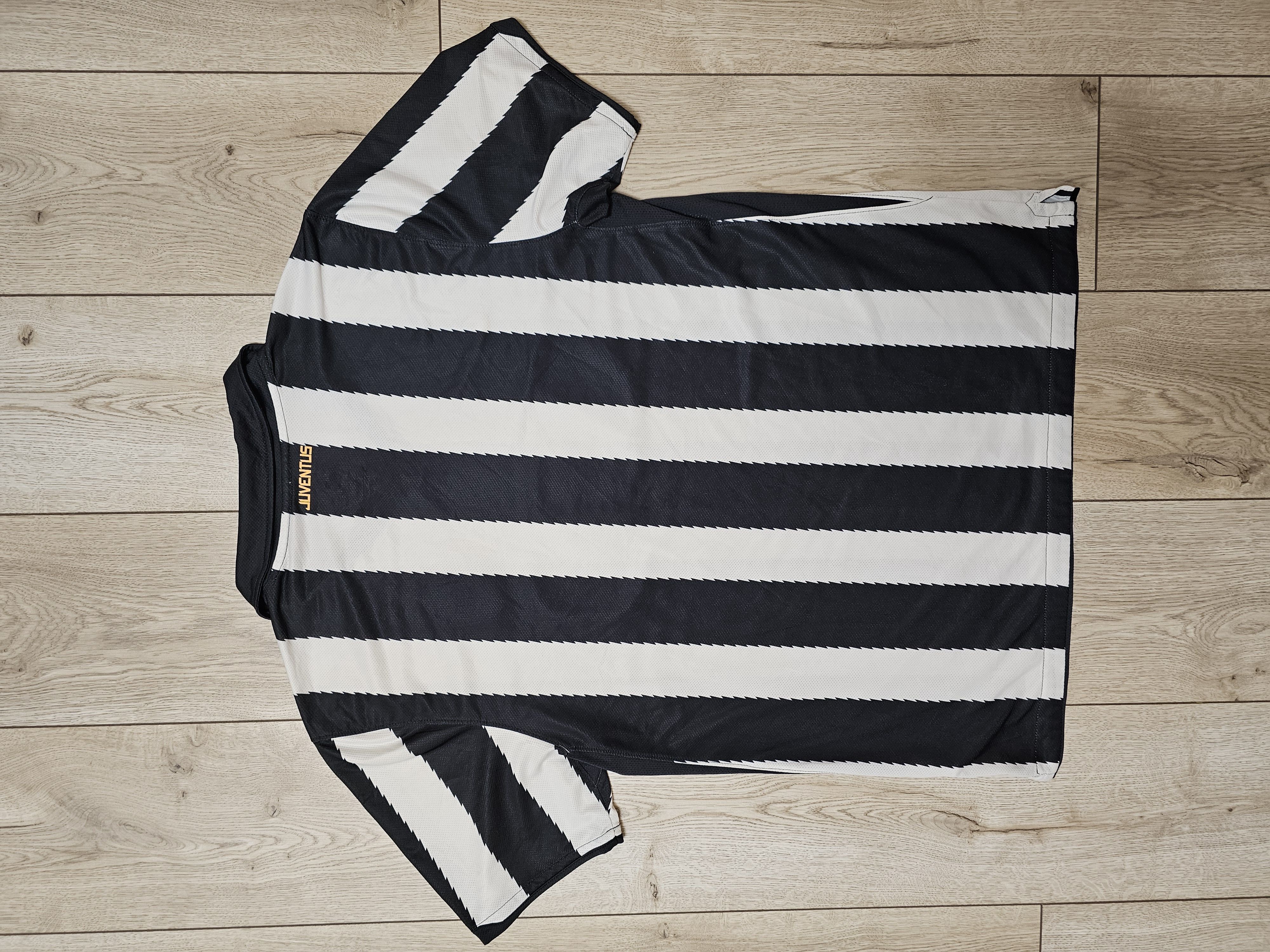 JUVENTUS 2010 2011 HOME FOOTBALL SHIRT JUVE SOCCER JERSEY