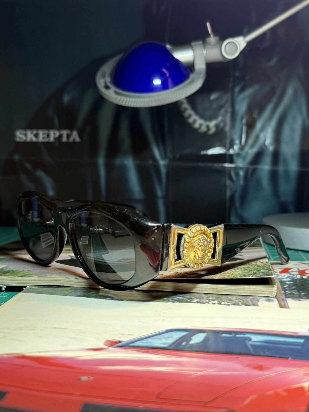 Versace Vintage OG Versace Biggie sunglasses Medusa 424C RHINESTONE Size ONE SIZE - 3 Thumbnail