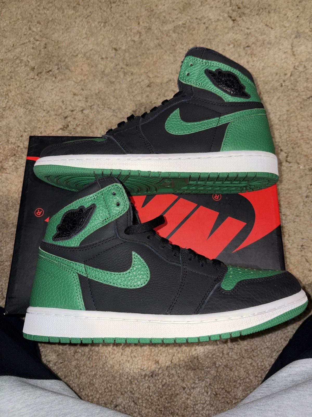 Jordan Brand Air jordan 1 Pine green 2.0 Size US 8 / EU 41 - 1 Thumbnail