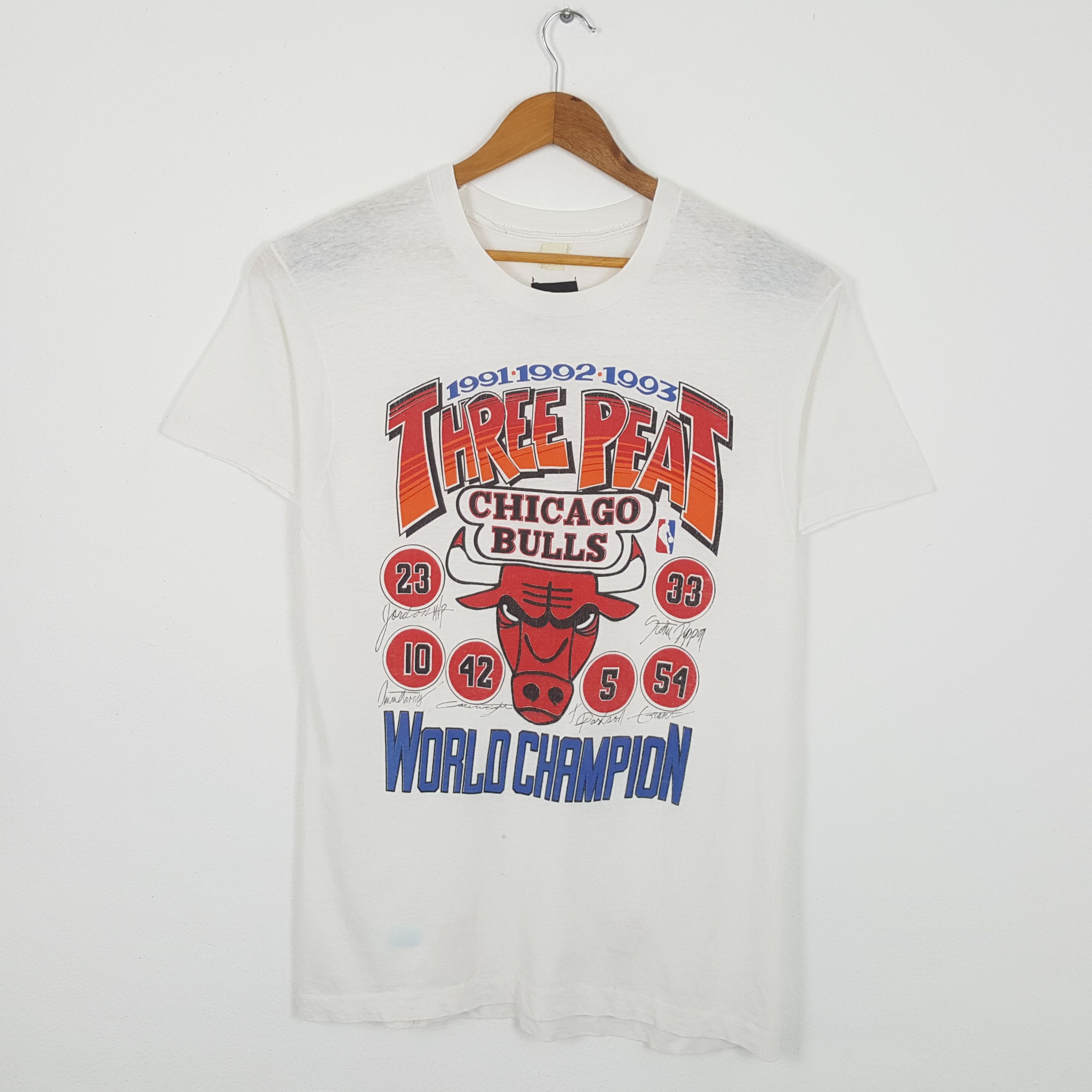 Designer × NBA × Vintage Vintage 90's CHICAGO BULLS American NBA Saint Luis T-Shirt Size US M / EU 48-50 / 2 - 1 Thumbnail