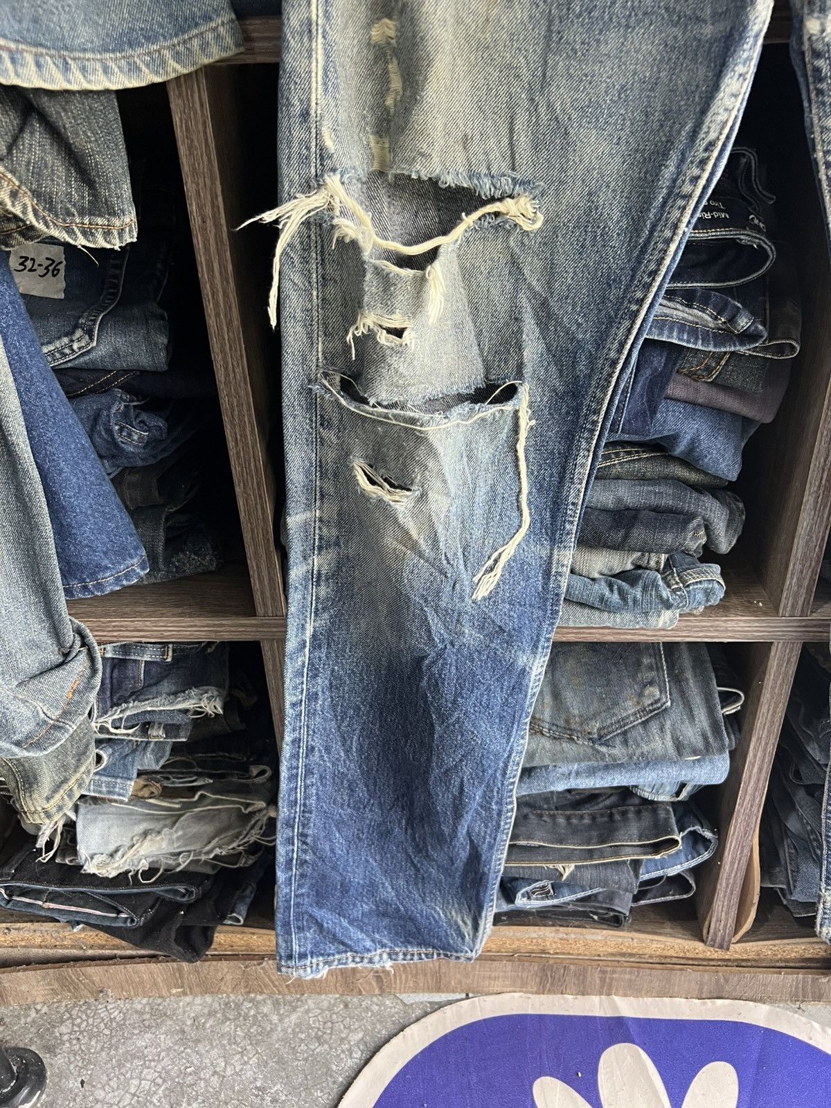 Levi's 🔥Thrash Vintage Levis 501 Button 553 Distressed Denim Size US 30 / EU 46 - 5 Thumbnail