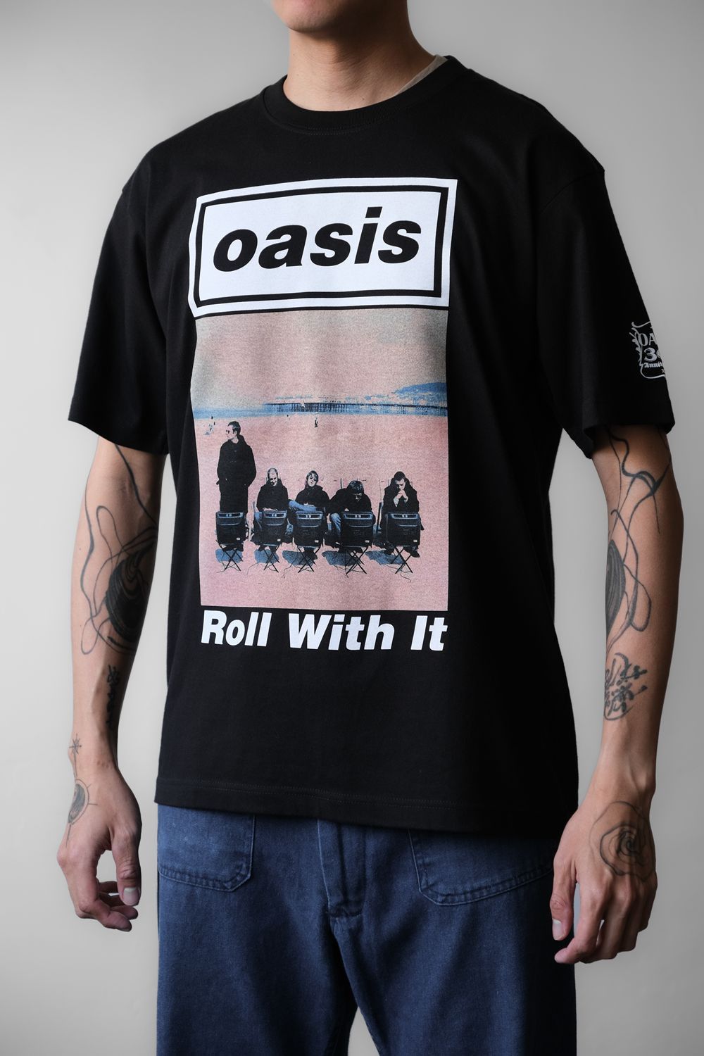 アダムエロペ オアシス Roll With It Tシャツ ブラック アダムエロペ オアシス Roll With It Tシャツ ブラック