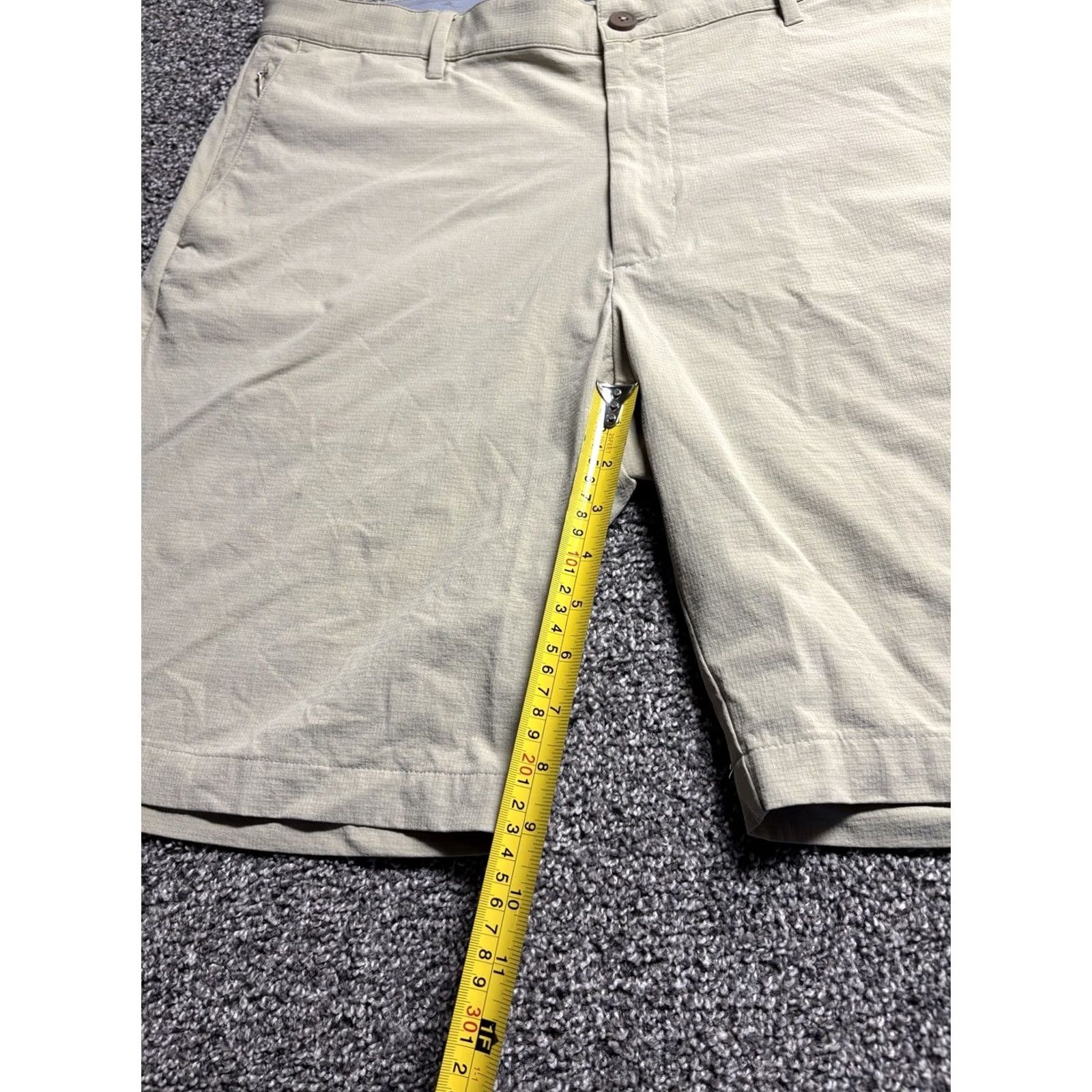 Tommy Bahama Tommy Bahama Shorts Mens 38 Khaki Beige Golf Chino Flat Front 9" Nylon Chip Shot Size US 38 / EU 54 - 6 Thumbnail
