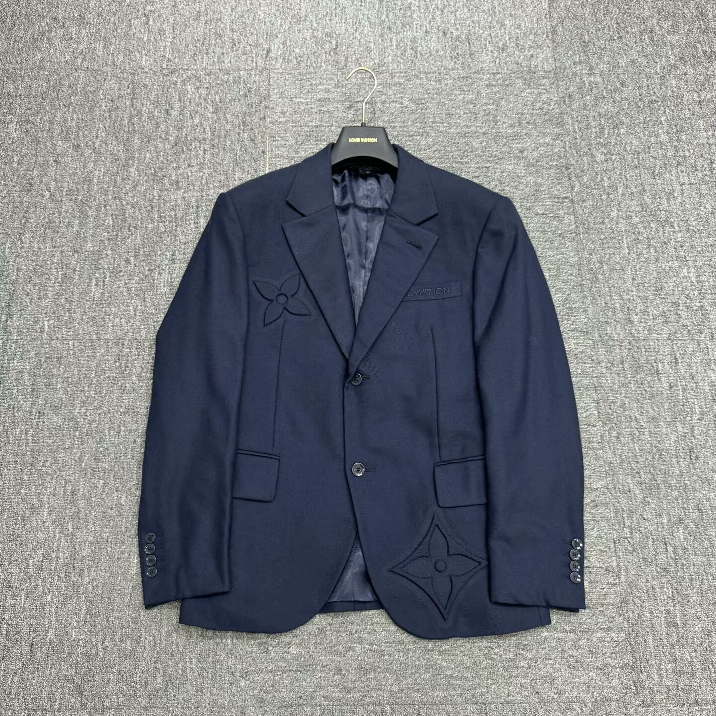 Louis Vuitton louis vuitton embossed four-leaf clover suit jacket Size US L / EU 52-54 / 3 - 1 Thumbnail