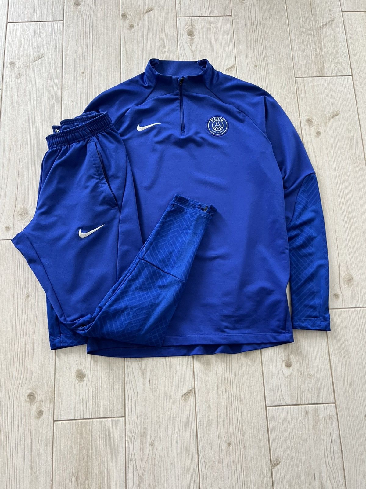 Nike Vintage Nike PSG Tracksuit Set Jacket Pants Football Soccer Size US S / EU 44-46 / 1 - 4 Thumbnail
