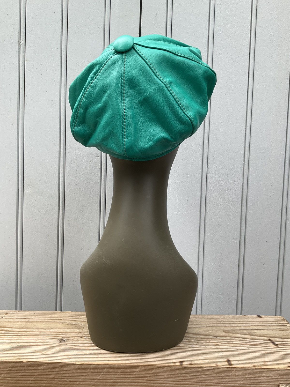 Vintage 90's beret in green leather Size ONE SIZE - 4 Thumbnail
