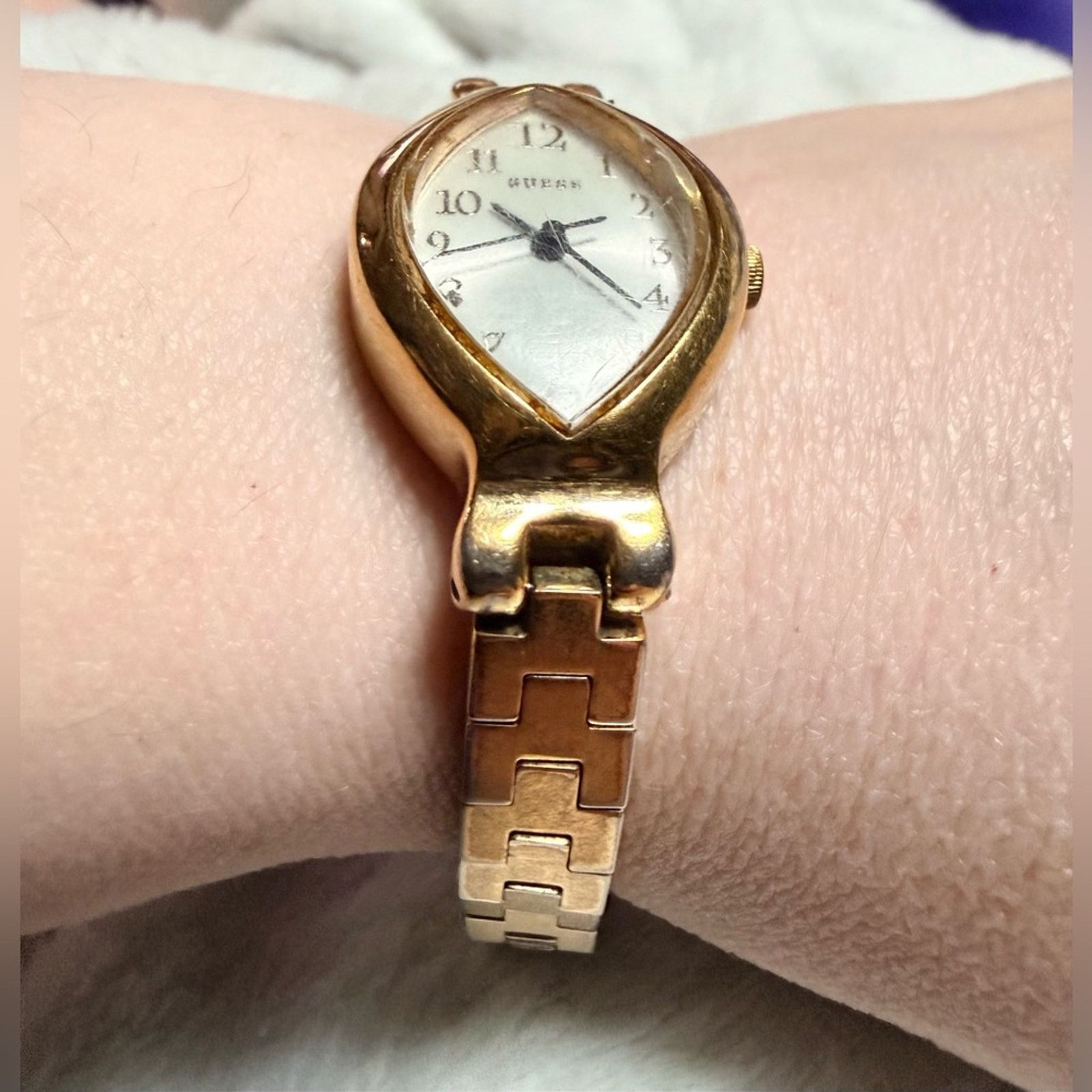 Guess Guess Gold Tone Watch Japan Movement Vintage Women’s Watch Size ONE SIZE - 2 Thumbnail