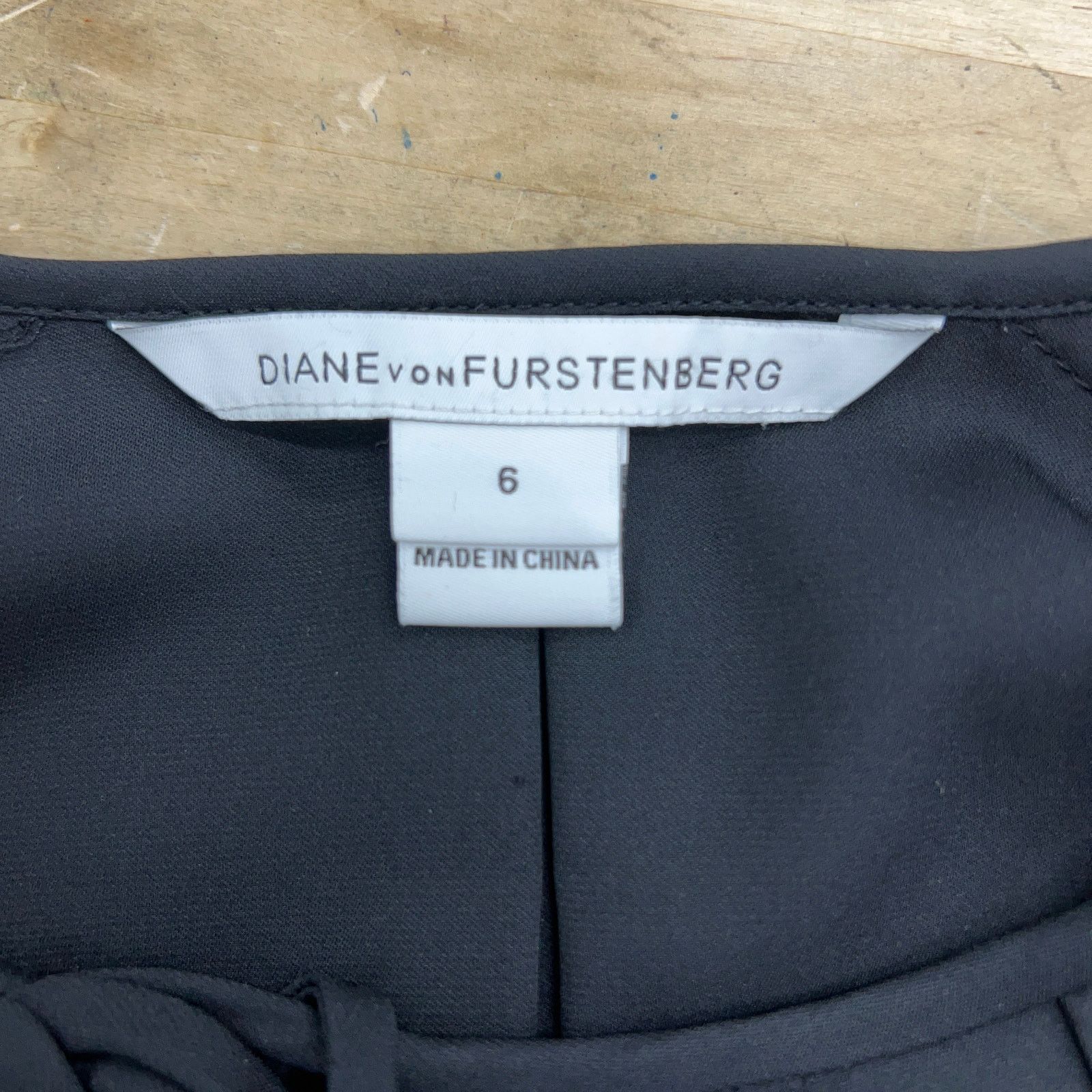 Diane von Furstenberg Diane Von Furstenberg DVF Size 6 Apona Dress Tie Neck Silk Size M / US 6-8 / IT 42-44 - 13 Thumbnail