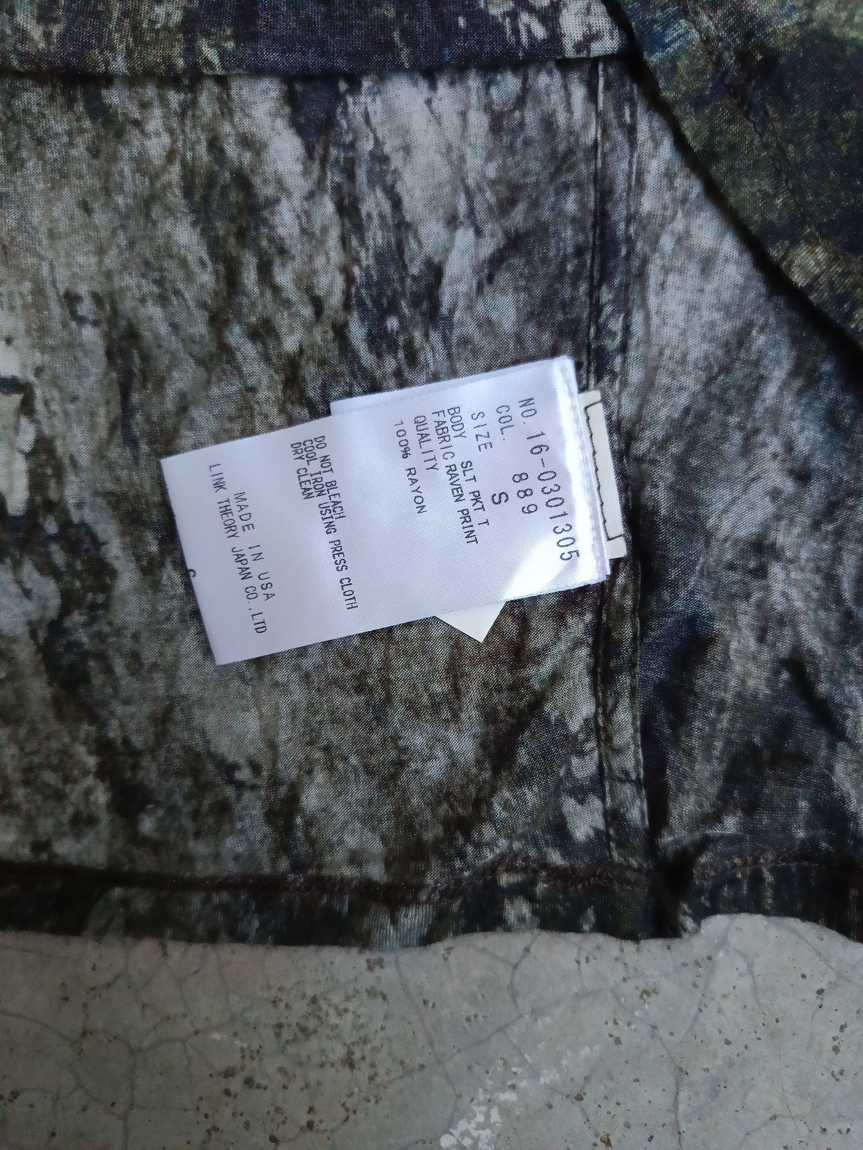 Helmut Lang HELMUT LANG FABRIC RAVEN OVERPRINT SINGLE POCKET RAYON SHIRT Size US S / EU 44-46 / 1 - 12 Thumbnail