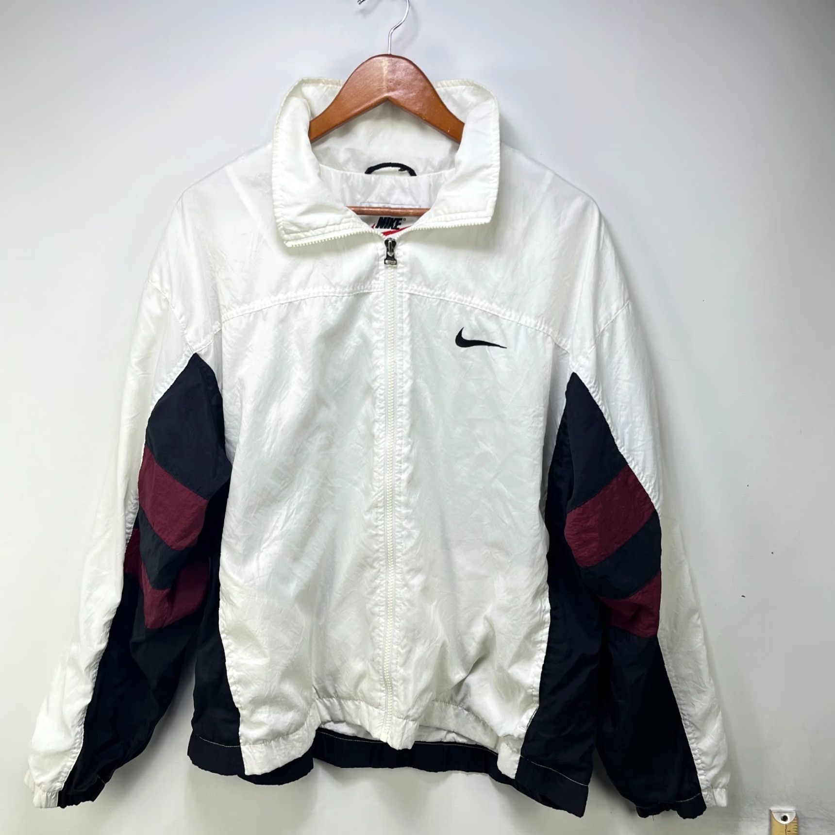 Nike VINTAGE Nike Windbreaker Jacket Swoosh Black 90s Logo 300 Warmth Adults L Regular Size US L / EU 52-54 / 3 - 3 Thumbnail