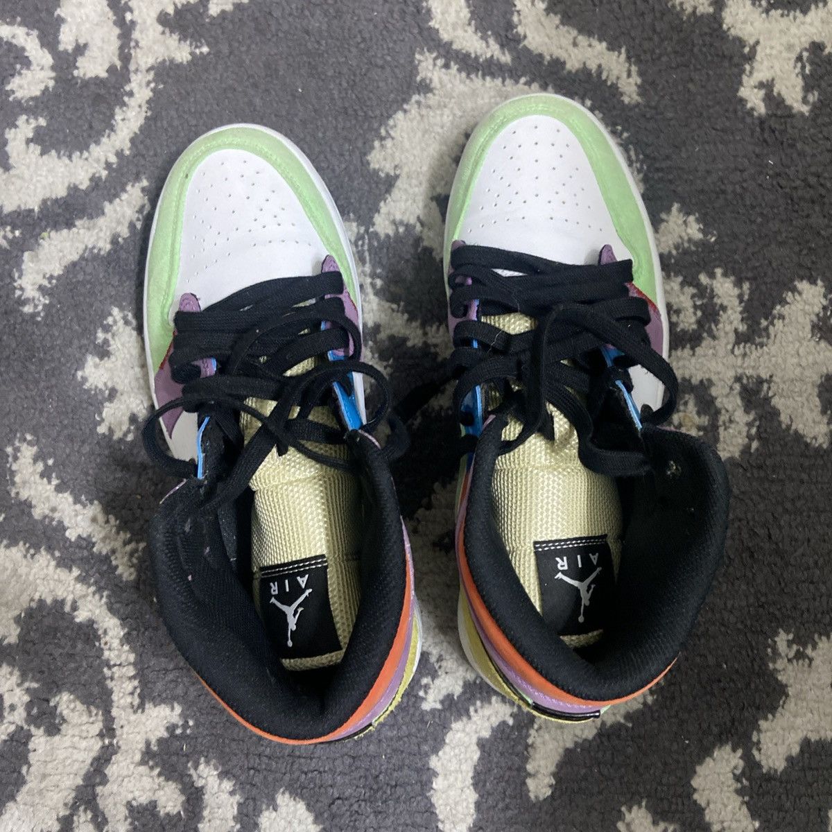 Jordan Brand 2020 Wmns Air Jordan 1 Mid SE 'Lightbulb' Size US 9 / IT 39 - 1 Thumbnail