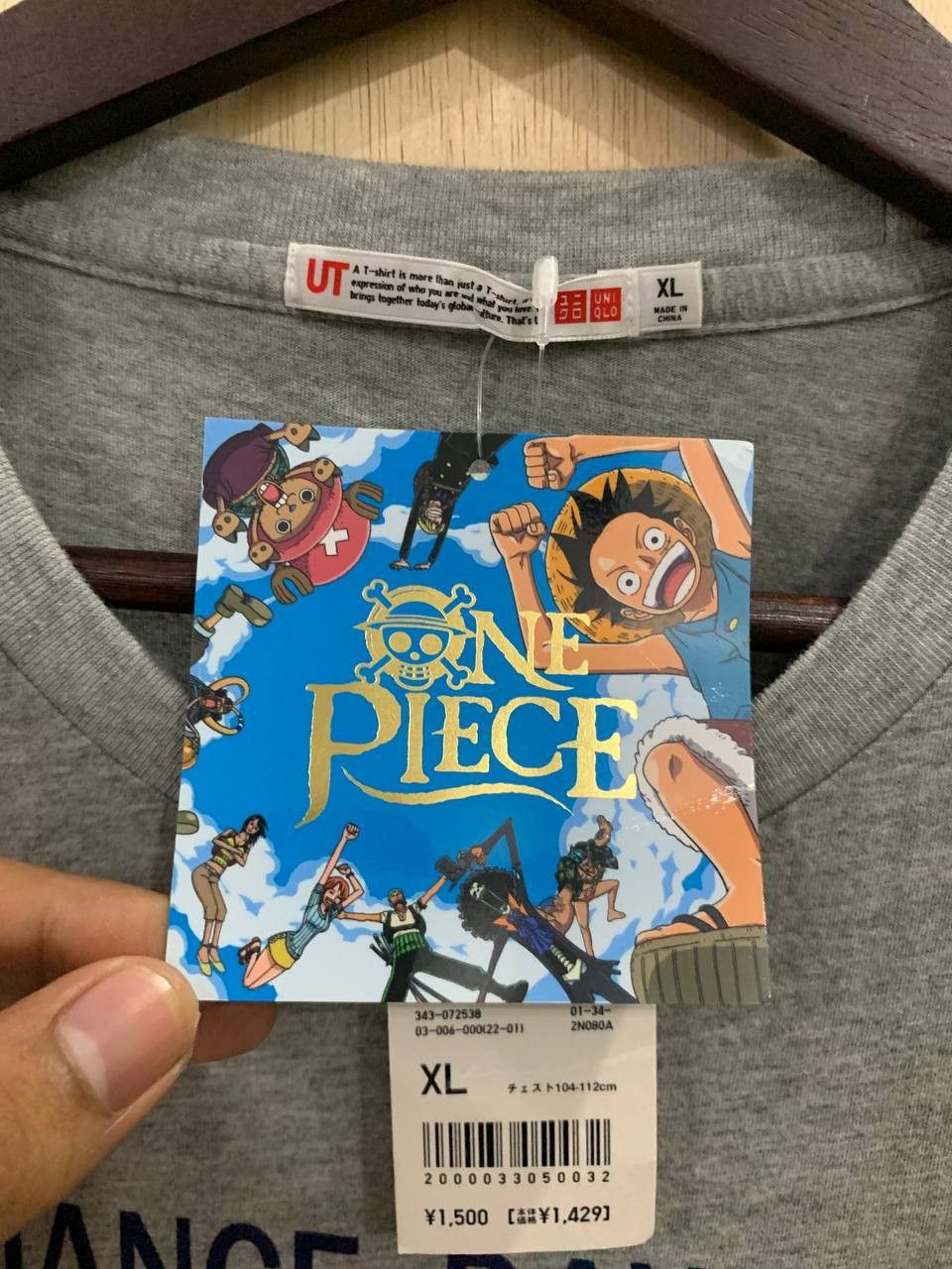 Anime BNWT Luffy Pirates One Piece Uniqlo Graphic Tee Size US XL / EU 56 / 4 - 5 Thumbnail