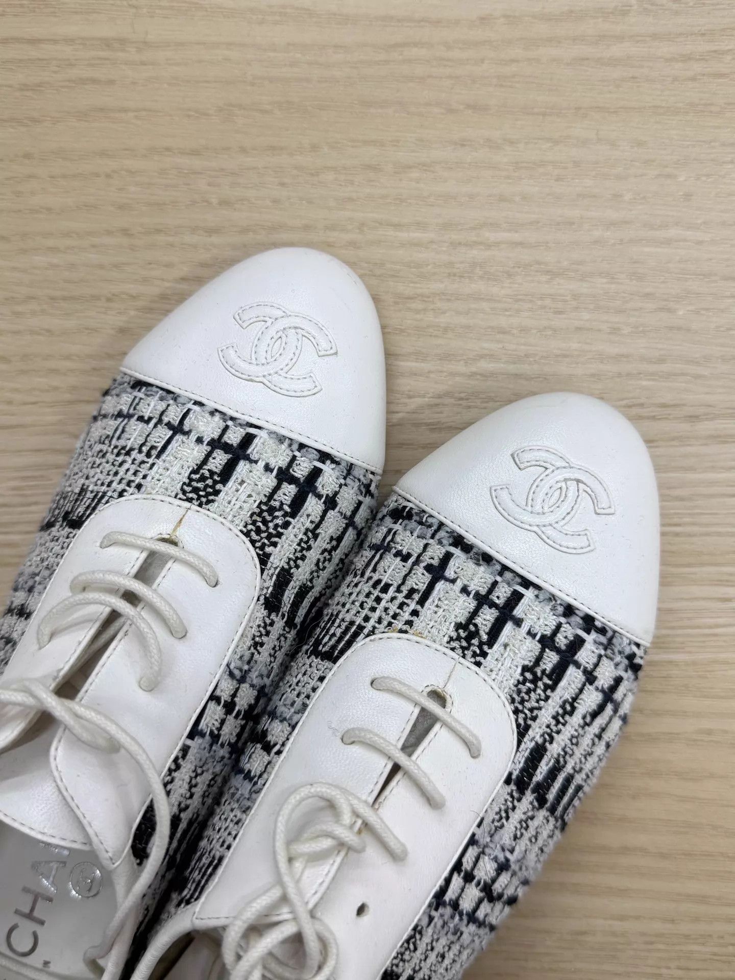 Chanel Chanel tweed lace-up pumps 36.5 (resoled) Size US 6 / IT 36 - 2 Thumbnail
