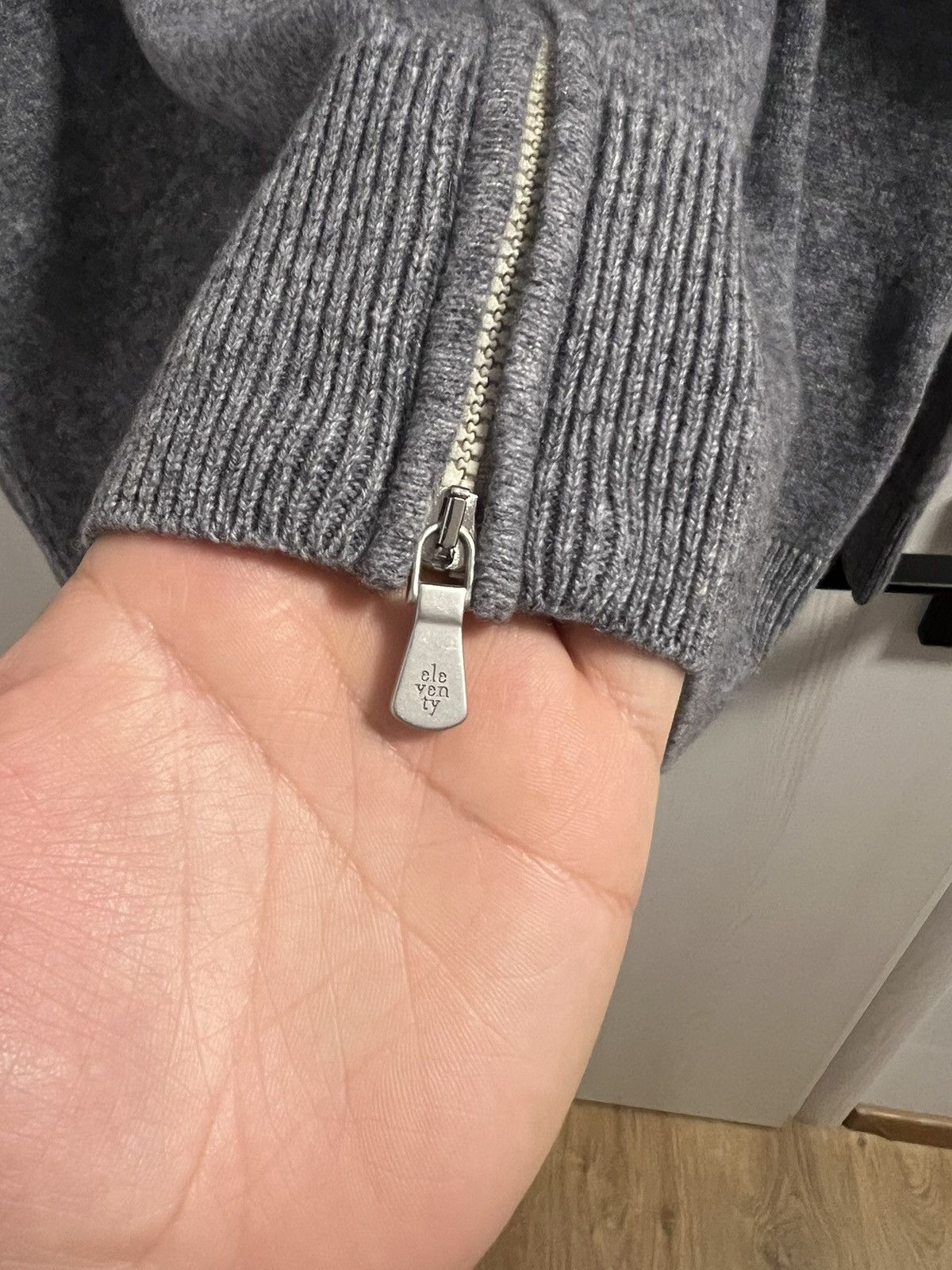 Eleventy Cashmere Cardigan with zip Size US XL / EU 56 / 4 - 5 Thumbnail