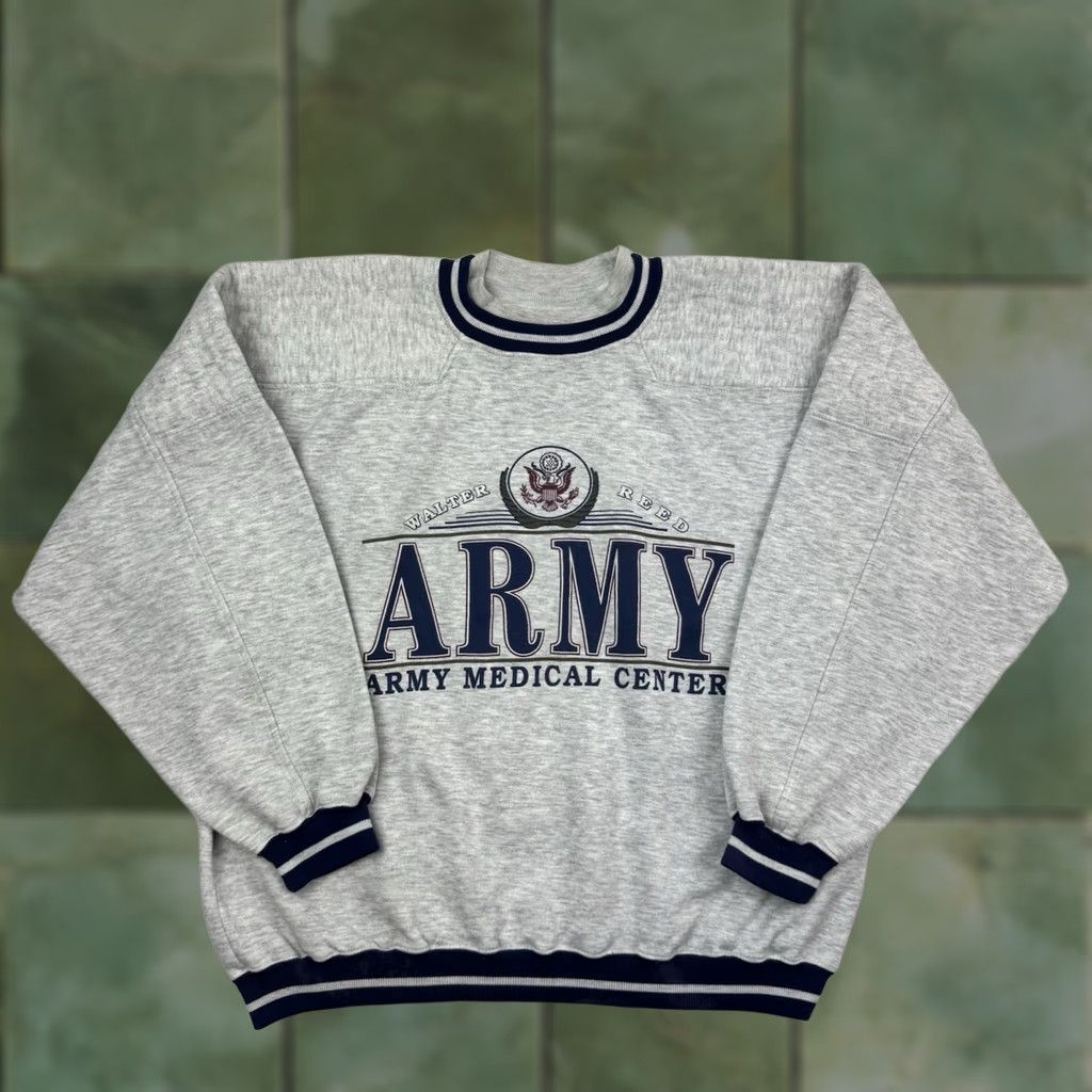 Vintage VINTAGE Army Medical Center Sweatshirt Mens Adult Large 90s Gear Gray Pullover Military Size US L / EU 52-54 / 3 - 1 Thumbnail