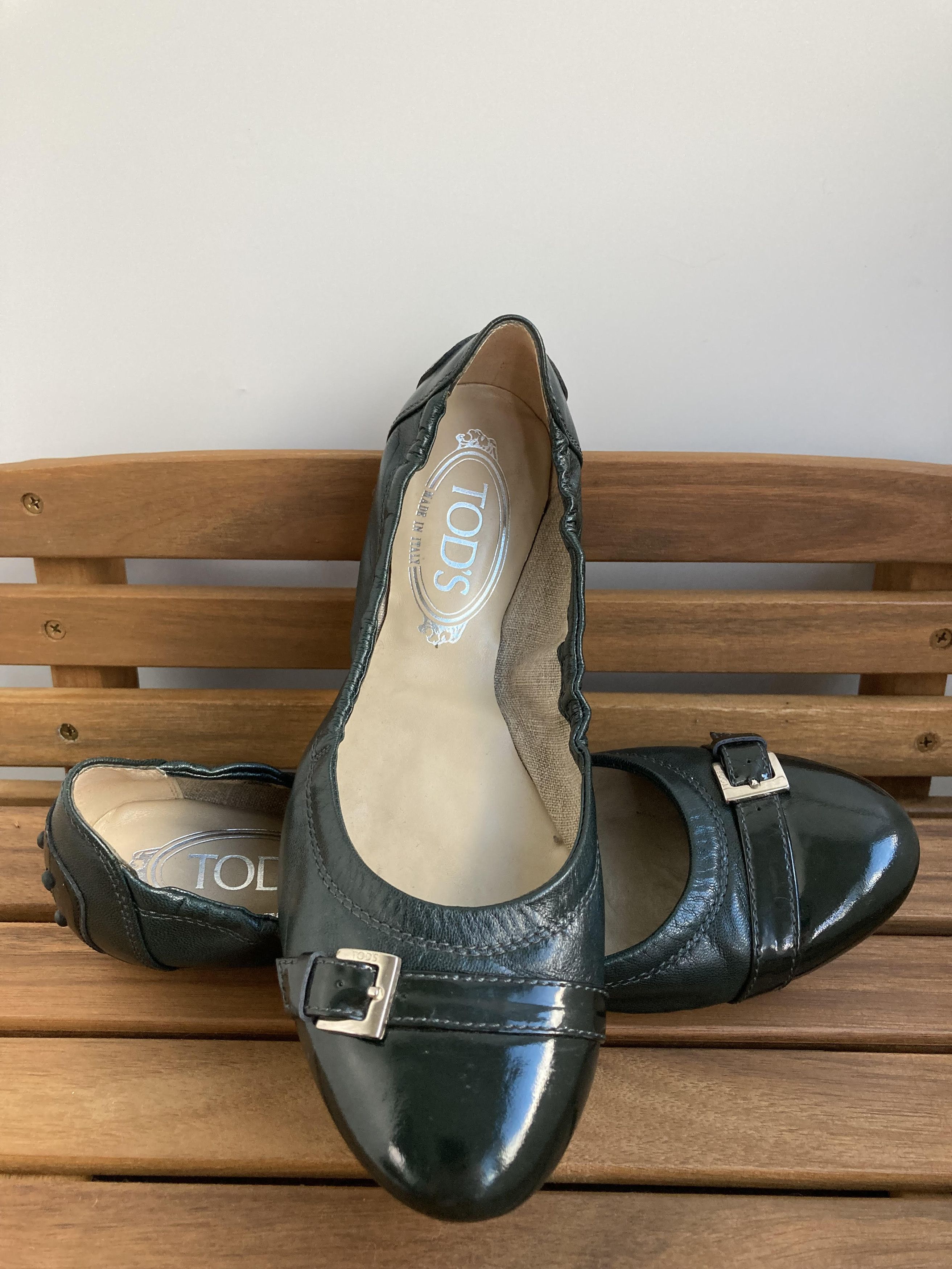 Tod's Tod's Two Tone Leather Buckle Detail Ballet Flats Size US 7.5 / IT 37.5 - 1 Thumbnail