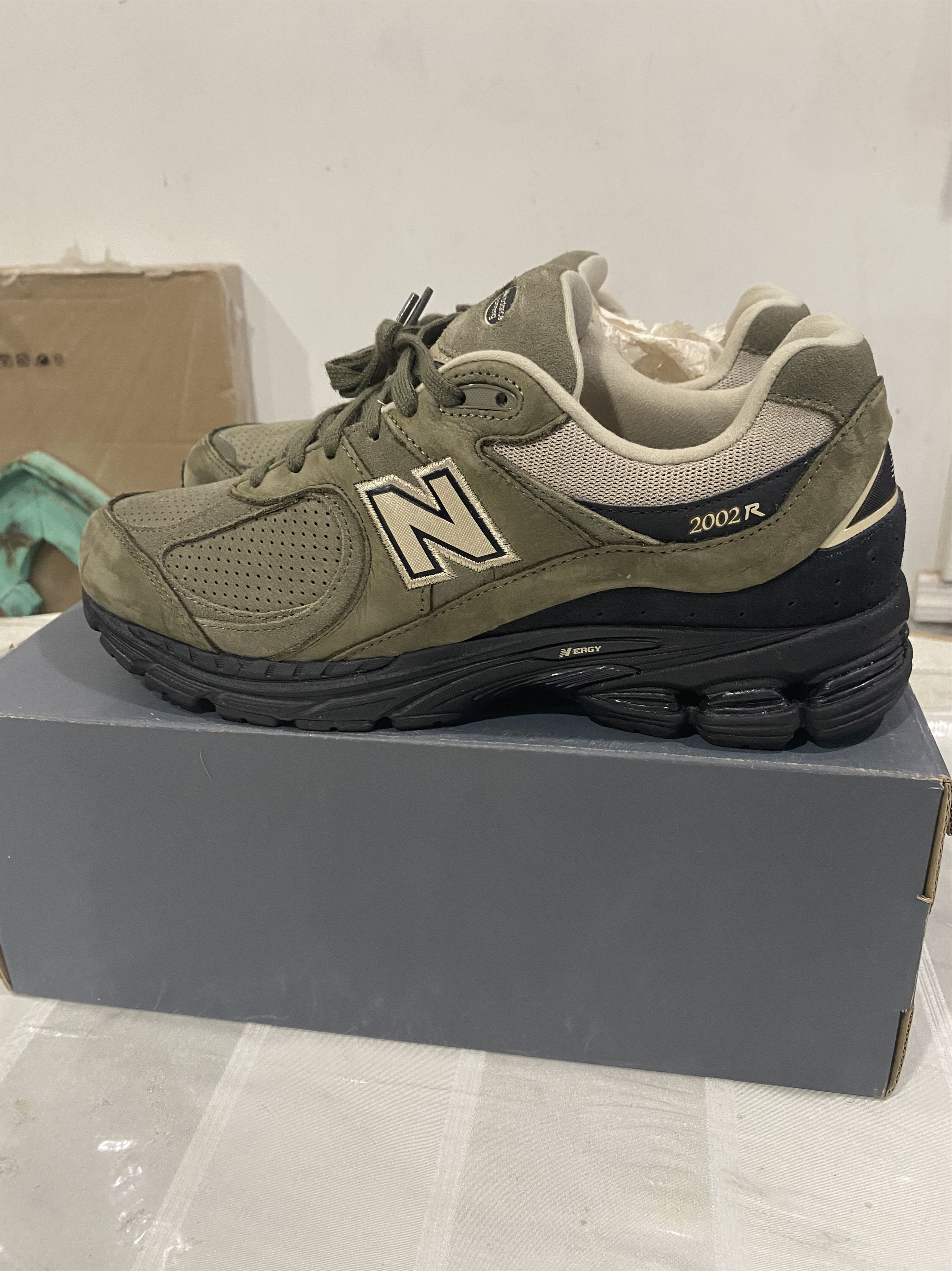 New Balance New Balance 2002R Size US 11 / EU 44 - 3 Thumbnail
