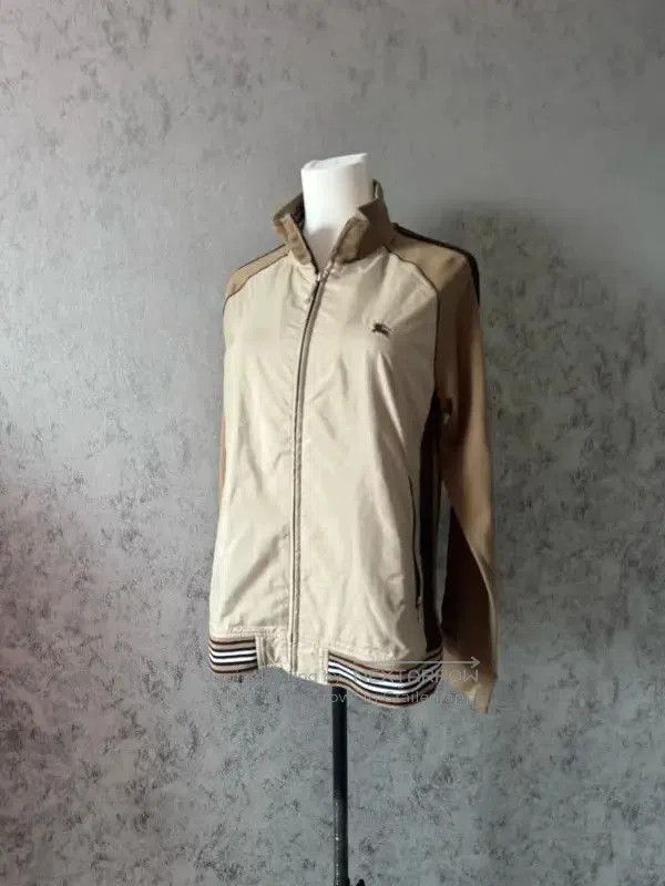Other Burberry Color-Block Long Sleeve Sweatshirt. Size M / US 6-8 / IT 42-44 - 1 Thumbnail
