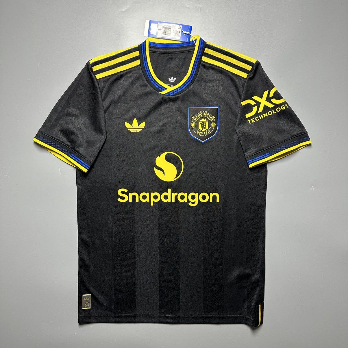 Vintage MAN UNITED ADIDAS 2025/2026 PLAYER ISSUE JERSEY #10 CUNHA Size US M / EU 48-50 / 2 - 2 Thumbnail