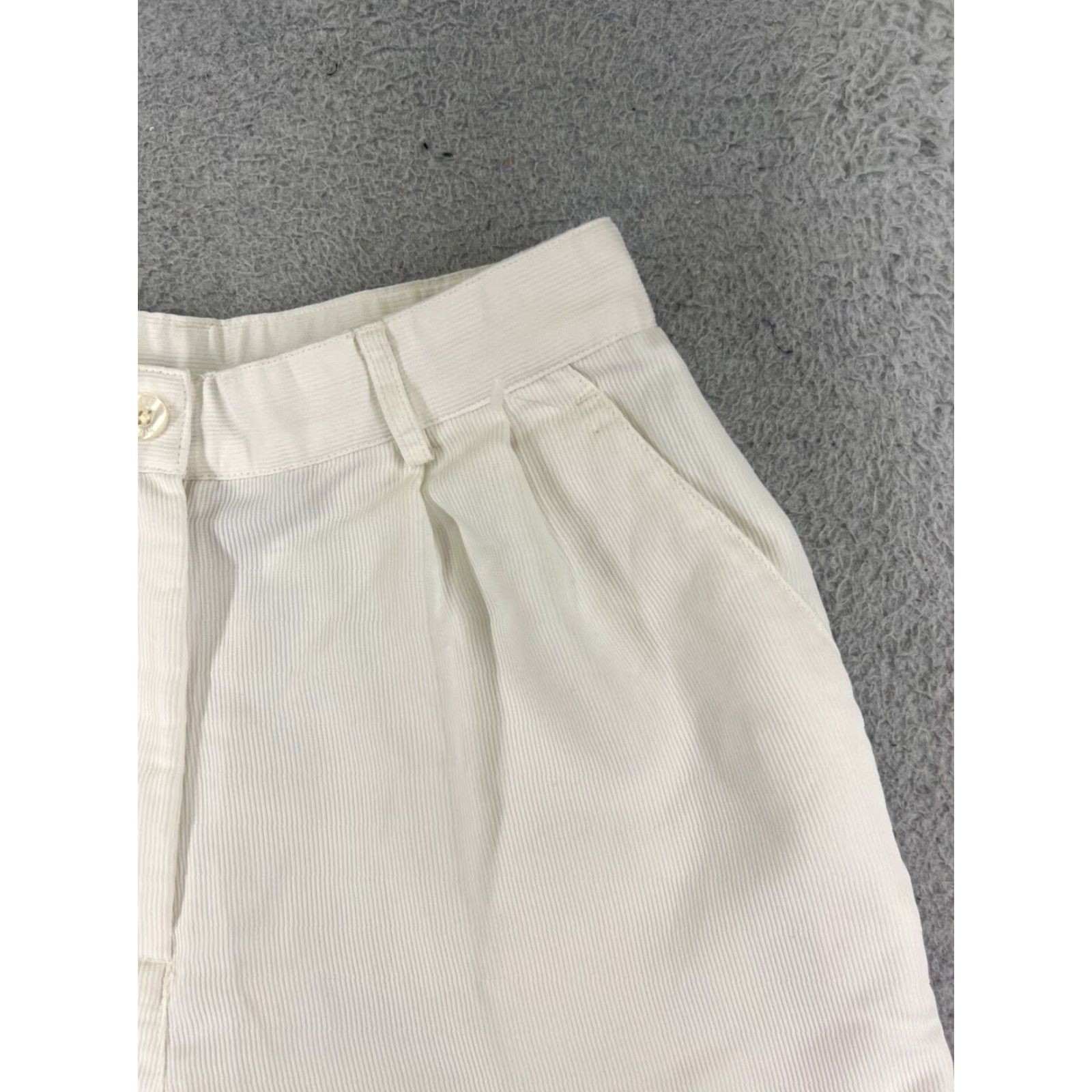 Nike Nike Golf Shorts Womens 4 White Stripe Pleated Rayon Blend Bermuda Pockets Stretch Breathable Vintage? No Size 27" / US 4 / IT 40 - 7 Thumbnail