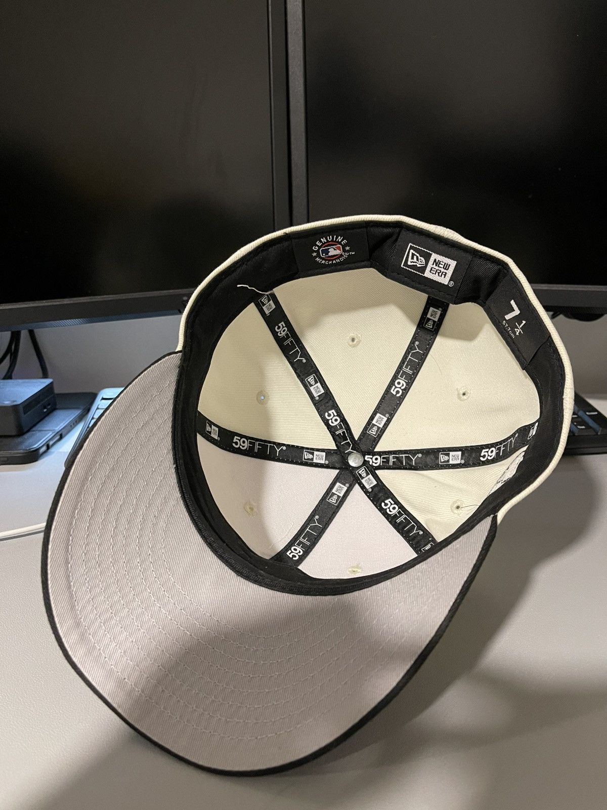 New Era NewEra 59fifty New York Yankees Fitted Hat 71/4 Wht/Blk Lids Size ONE SIZE - 5 Thumbnail