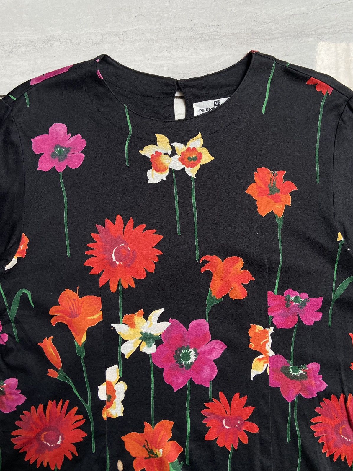 Pierre Balmain PIERRE BALMAIN Flower Motive T-shirt Size US S / EU 44-46 / 1 - 9 Thumbnail