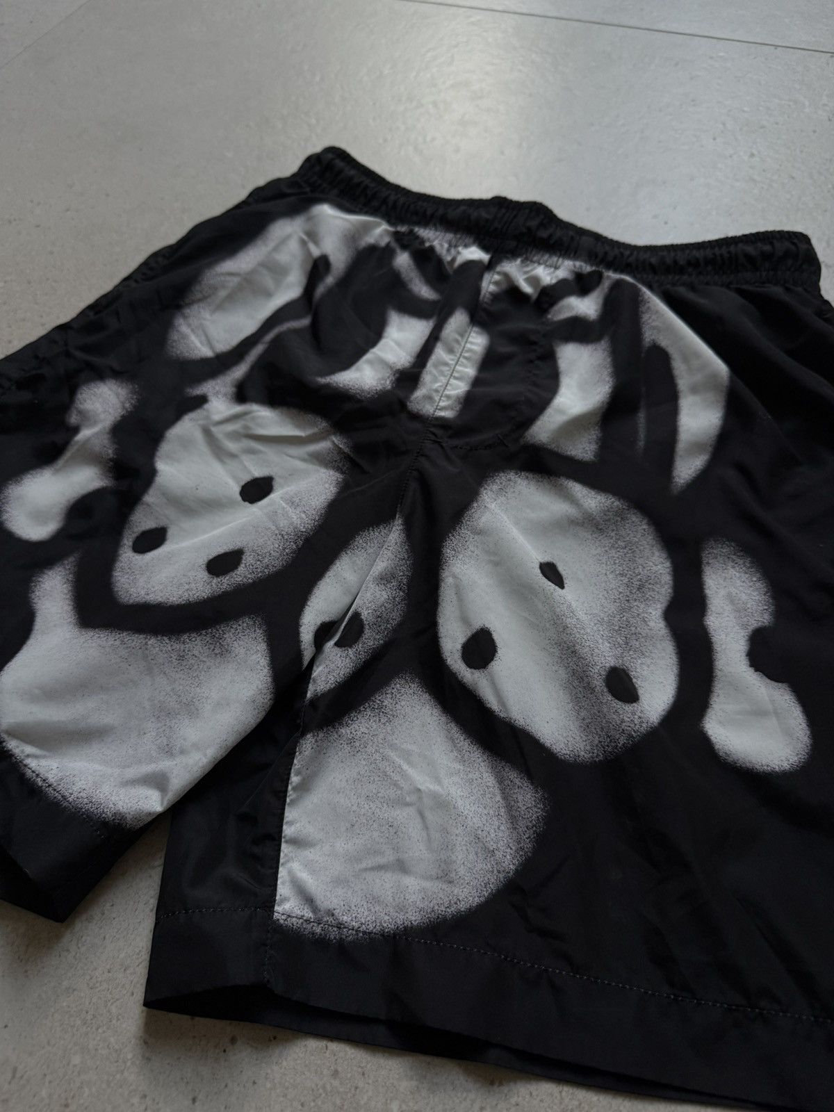 Givenchy *RARE* Givenchy Chito Dog Shorts Size US 30 / EU 46 - 2 Thumbnail