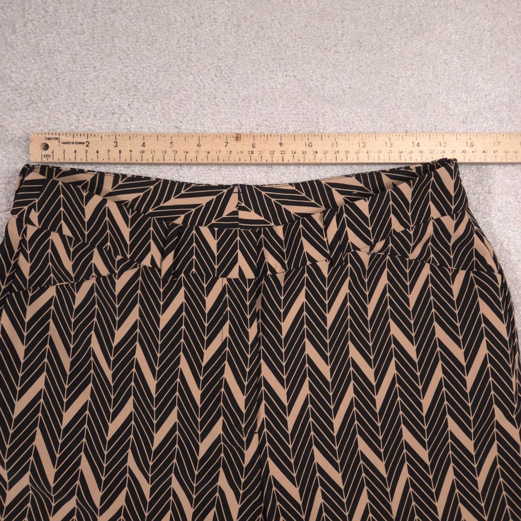 Vintage Chico's Dress Pants Womens 0.5 Beige Black Geometric Wide Leg Crepe Zip Pockets Size 25" / US 0 / IT 36 - 7 Thumbnail