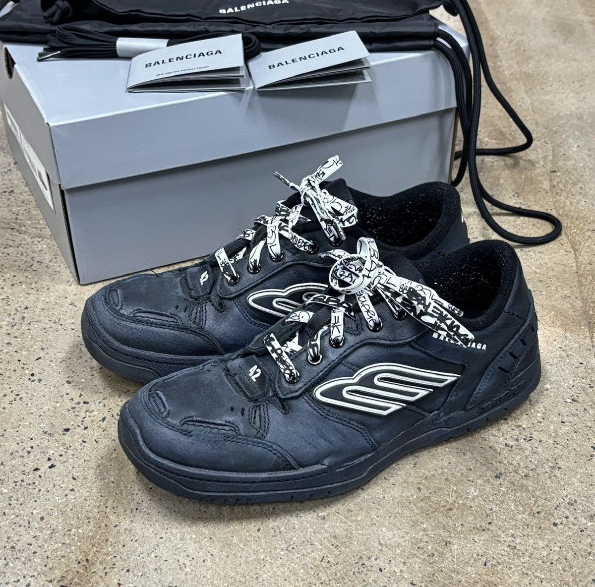 Balenciaga Balenciaga Hamptons Worn-out（EU 42） Size US 10 / EU 43 - 1 Thumbnail