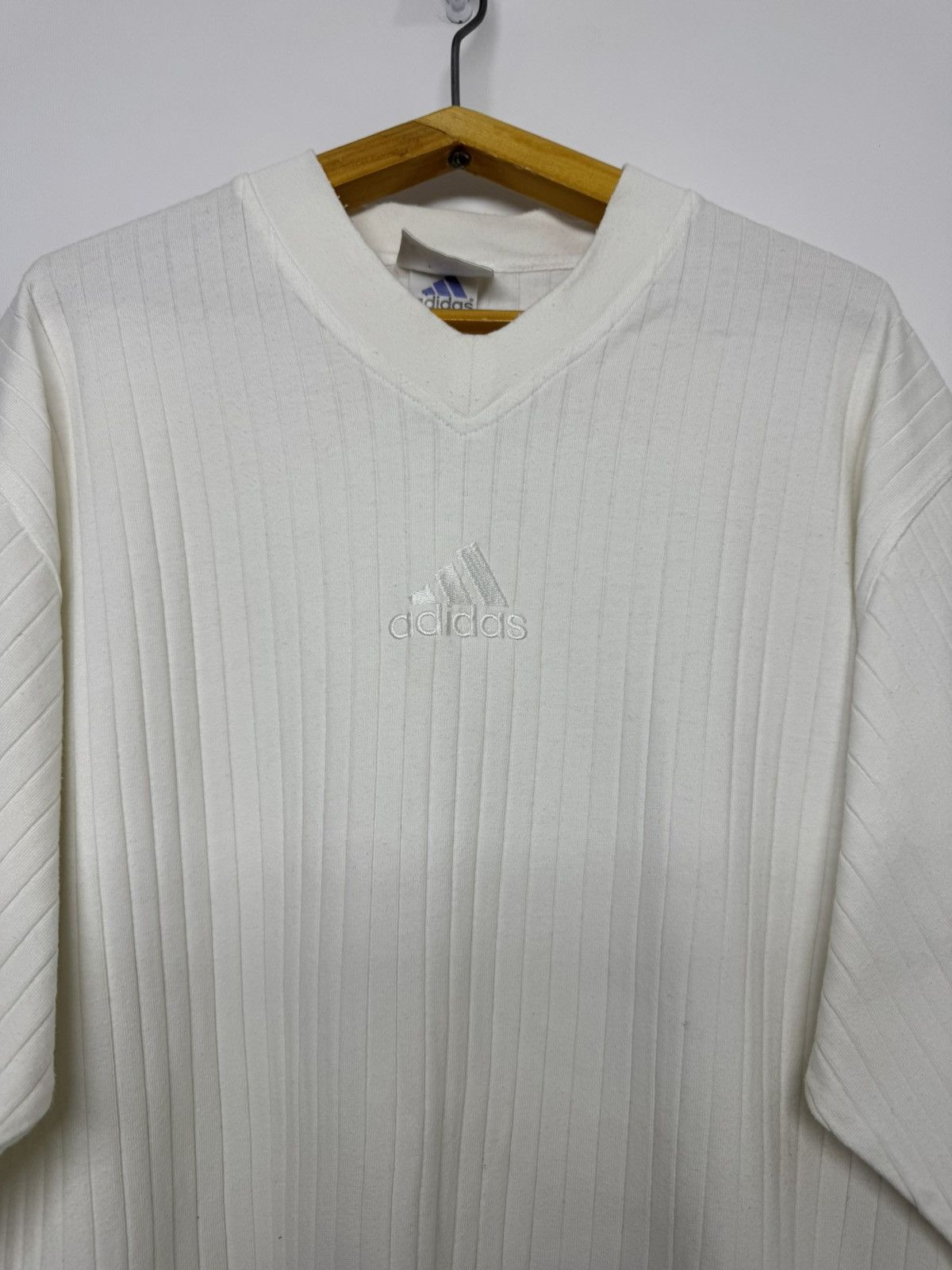 Adidas Vintage 90s Adidas v-neck ribbed T-Shirt logo in beige Size US M / EU 48-50 / 2 - 2 Thumbnail