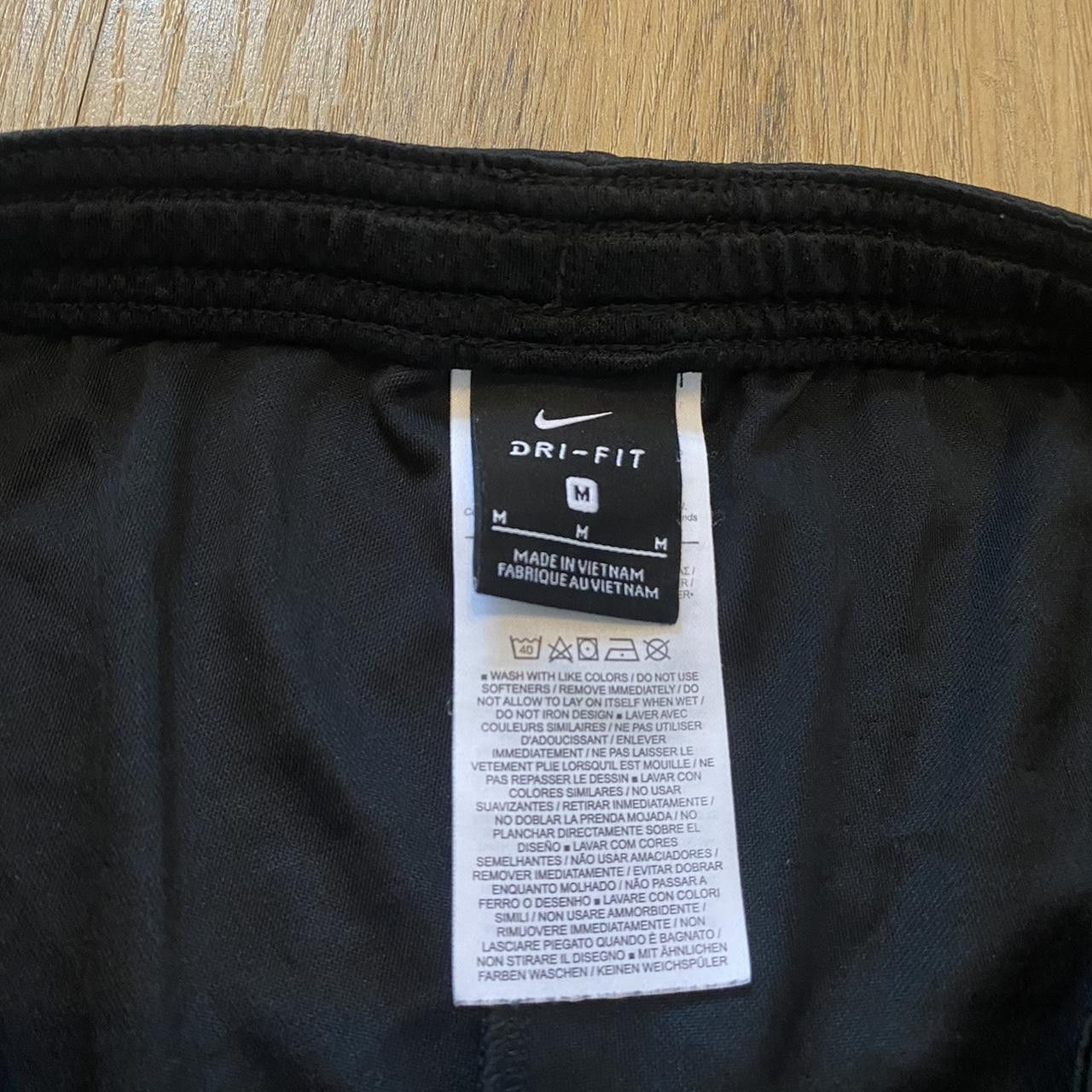 Nike Nike black and white football shorts Size US M / EU 48-50 / 2 - 3 Thumbnail