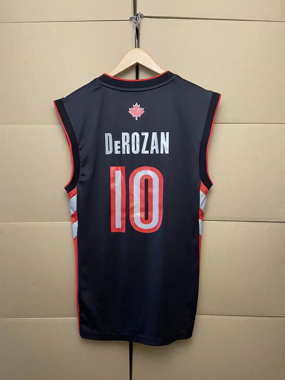 Adidas VINTAGE ADIDAS TORONTO DEROZAN 10 BASKETBALL NBA JERSEY USA Size US S / EU 44-46 / 1 - 1 Thumbnail