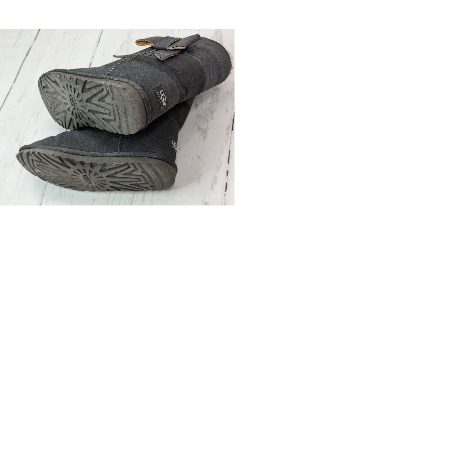 Ugg UGG Suede Boots Womens 9 Gray Bow Shearling Lined Winter Warm Short Platform 1 in Casual Boots Womens 9 Gray Bow Shearling Lined Winter Classic Size 30" / US 8 / IT 44 - 11 Thumbnail