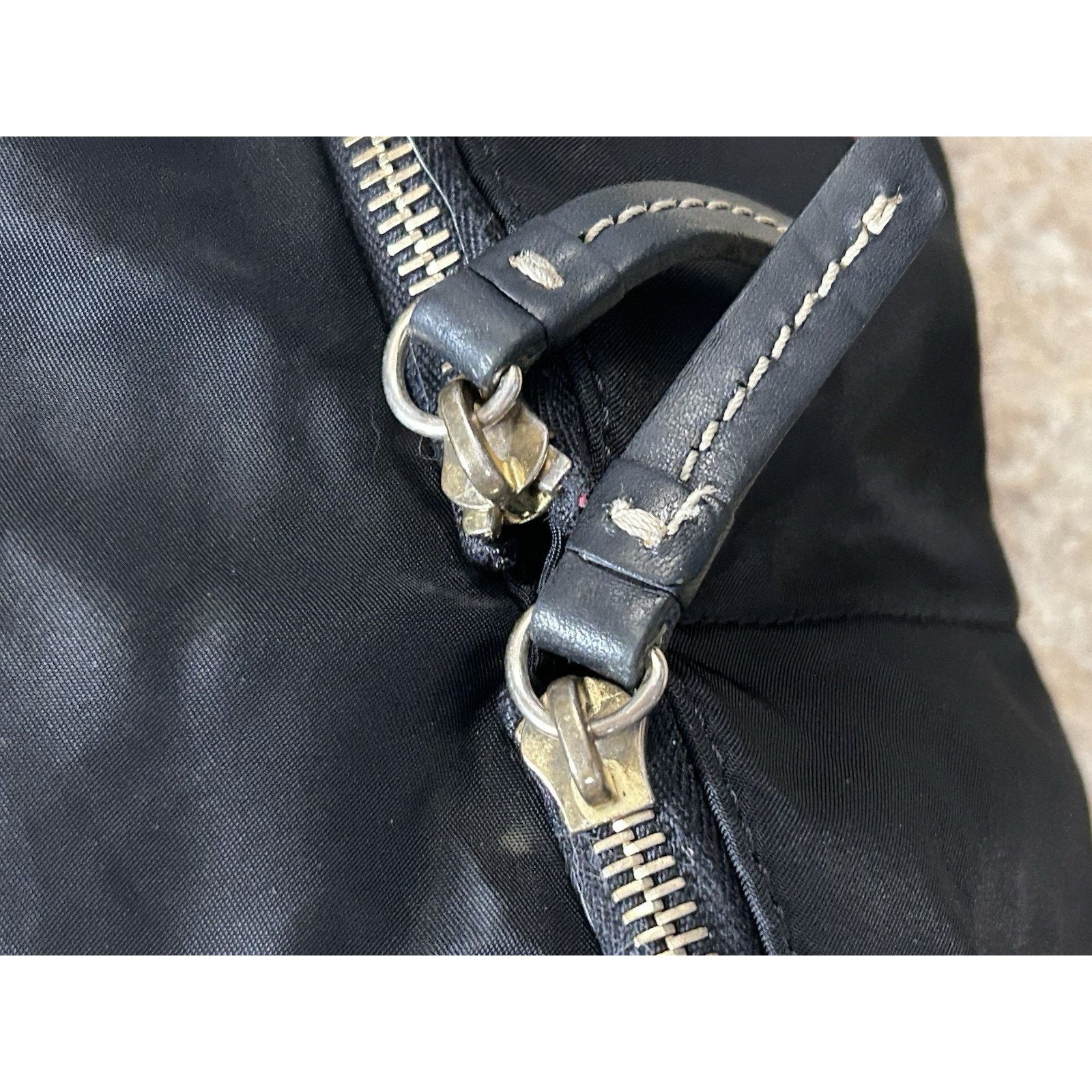 Dooney & Bourke Vntg DOONEY & BOURKE Blk Shoulder Bag Pink Lining Y2K Purse Size ONE SIZE - 13 Thumbnail