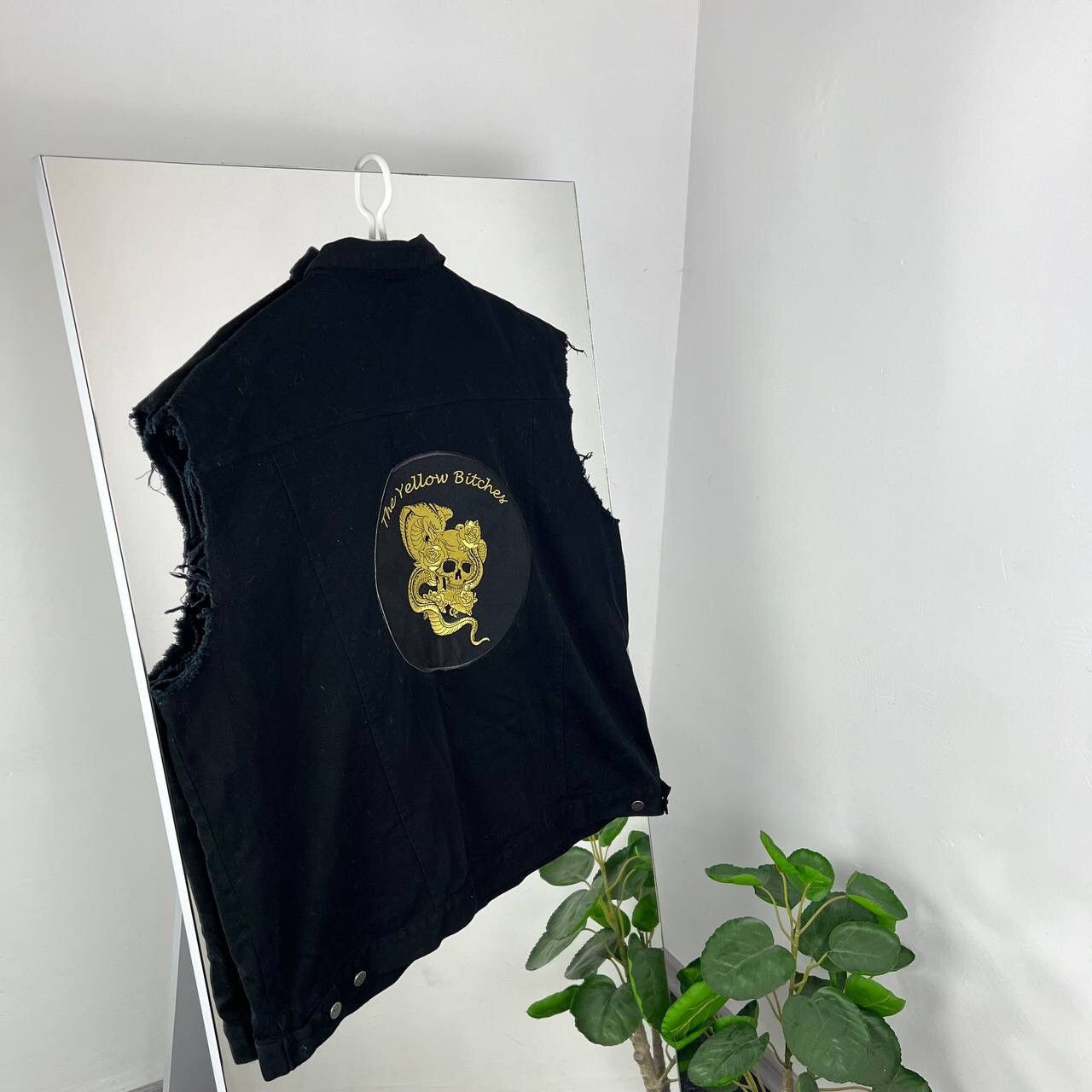 Japanese Brand Denim Vest The Yellow Bitches Japanese Distressed Jeans Size US XXL / EU 58 / 5 - 2 Thumbnail