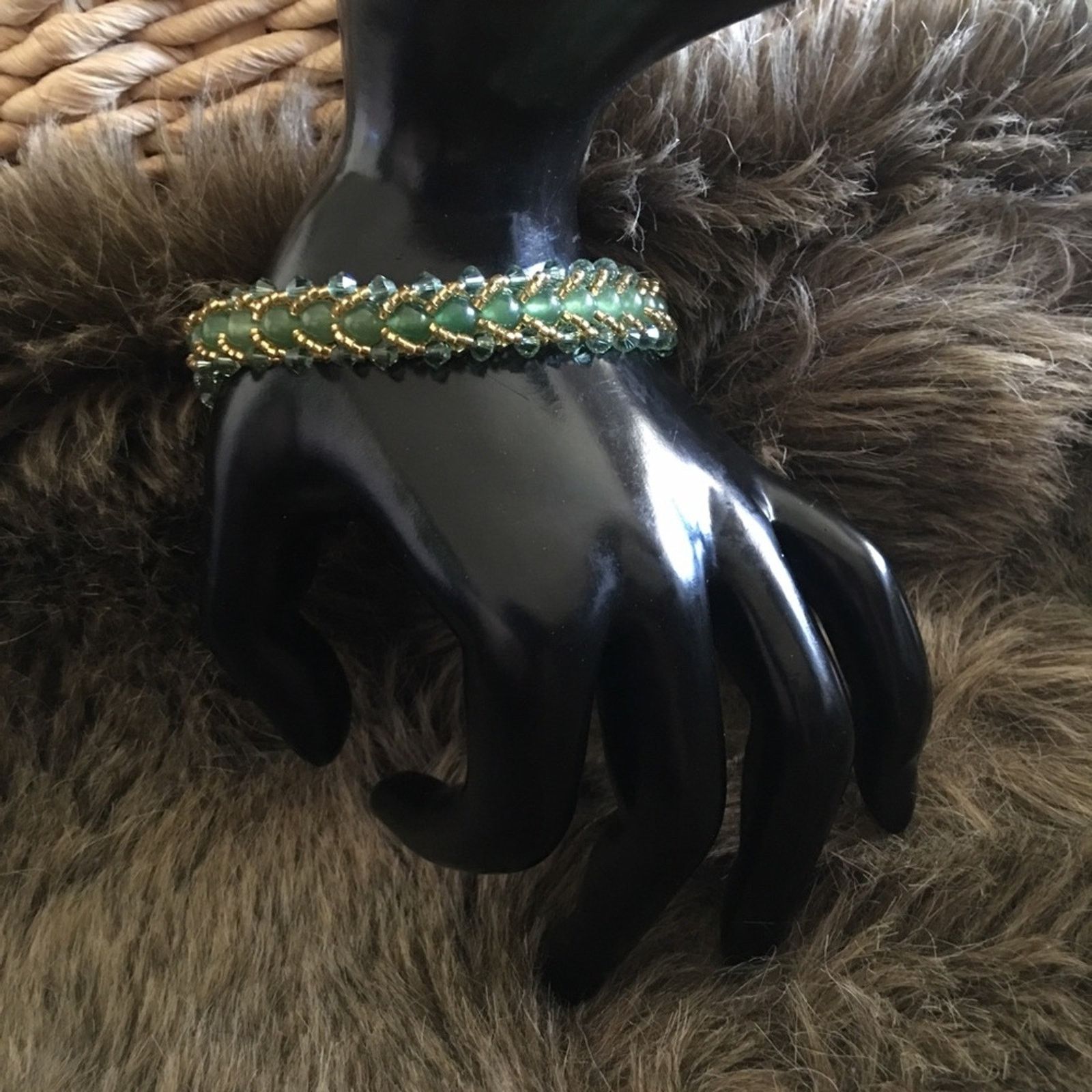 Vintage Vintage green and gold glass beaded bracelet Size ONE SIZE - 4 Thumbnail